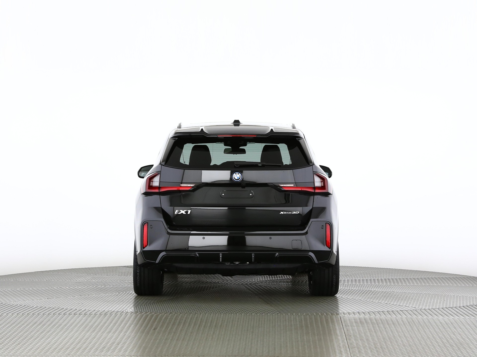 BMW iX1 30 xDrive-showroom-element-3