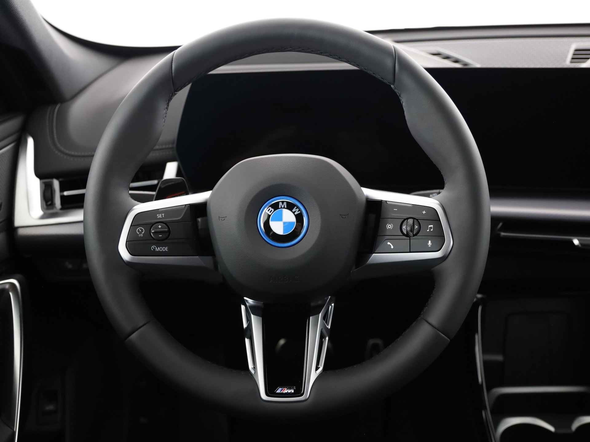 BMW iX1 30 xDrive-image-18