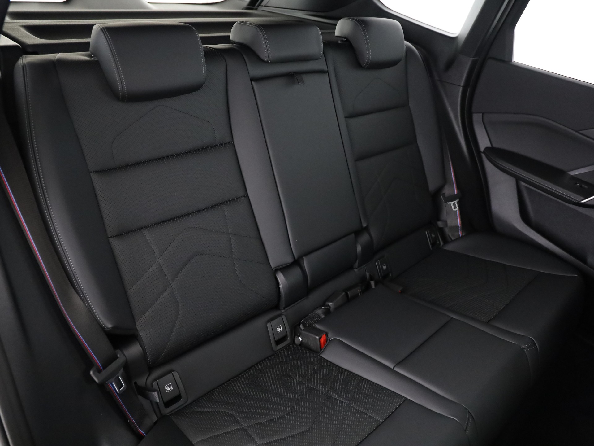 BMW iX1 30 xDrive-image-15