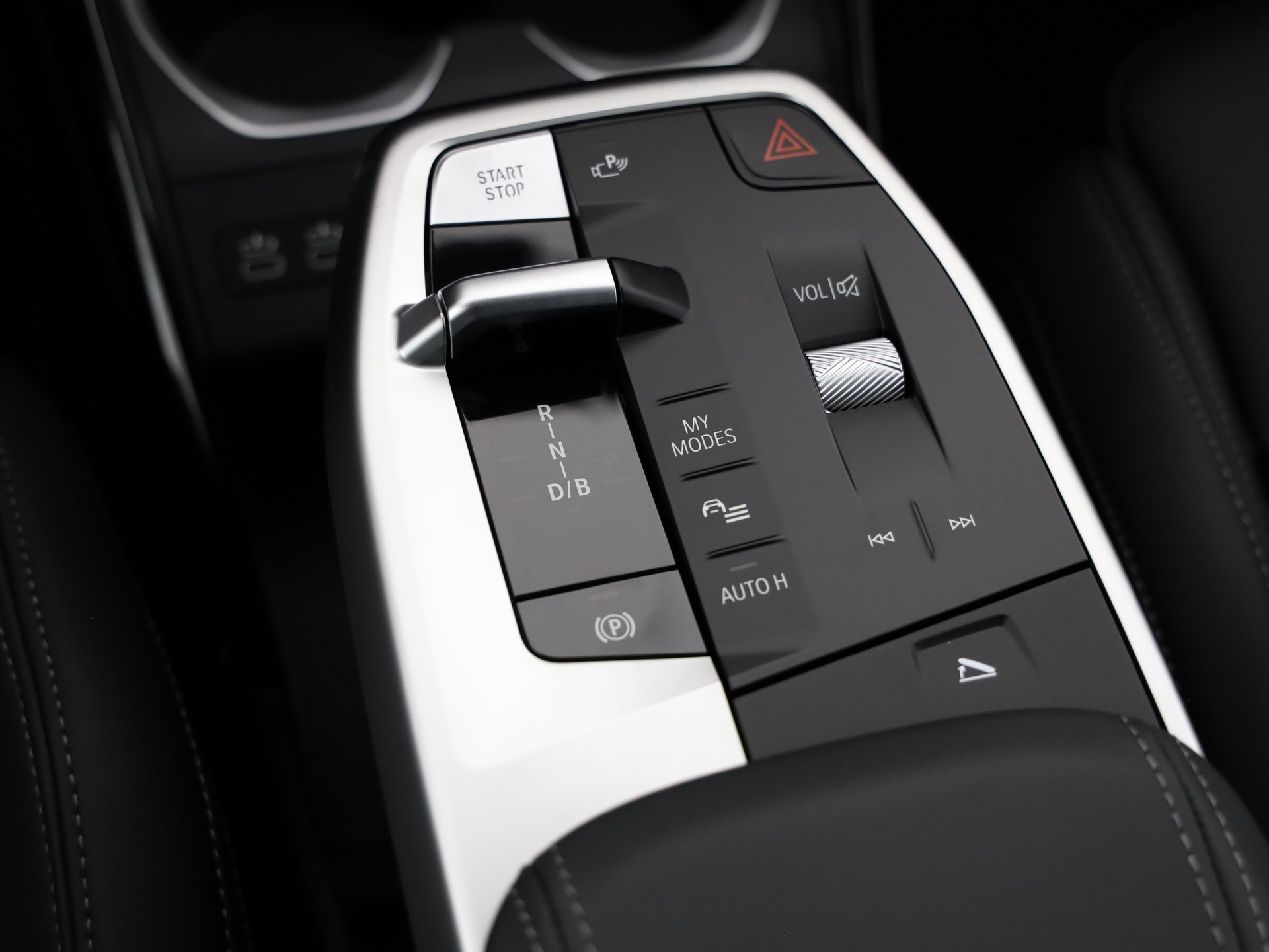 BMW iX1 30 xDrive-image-17
