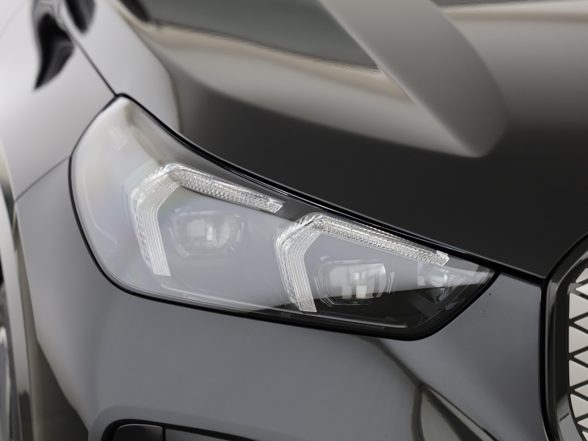 BMW iX1 30 xDrive-image-5