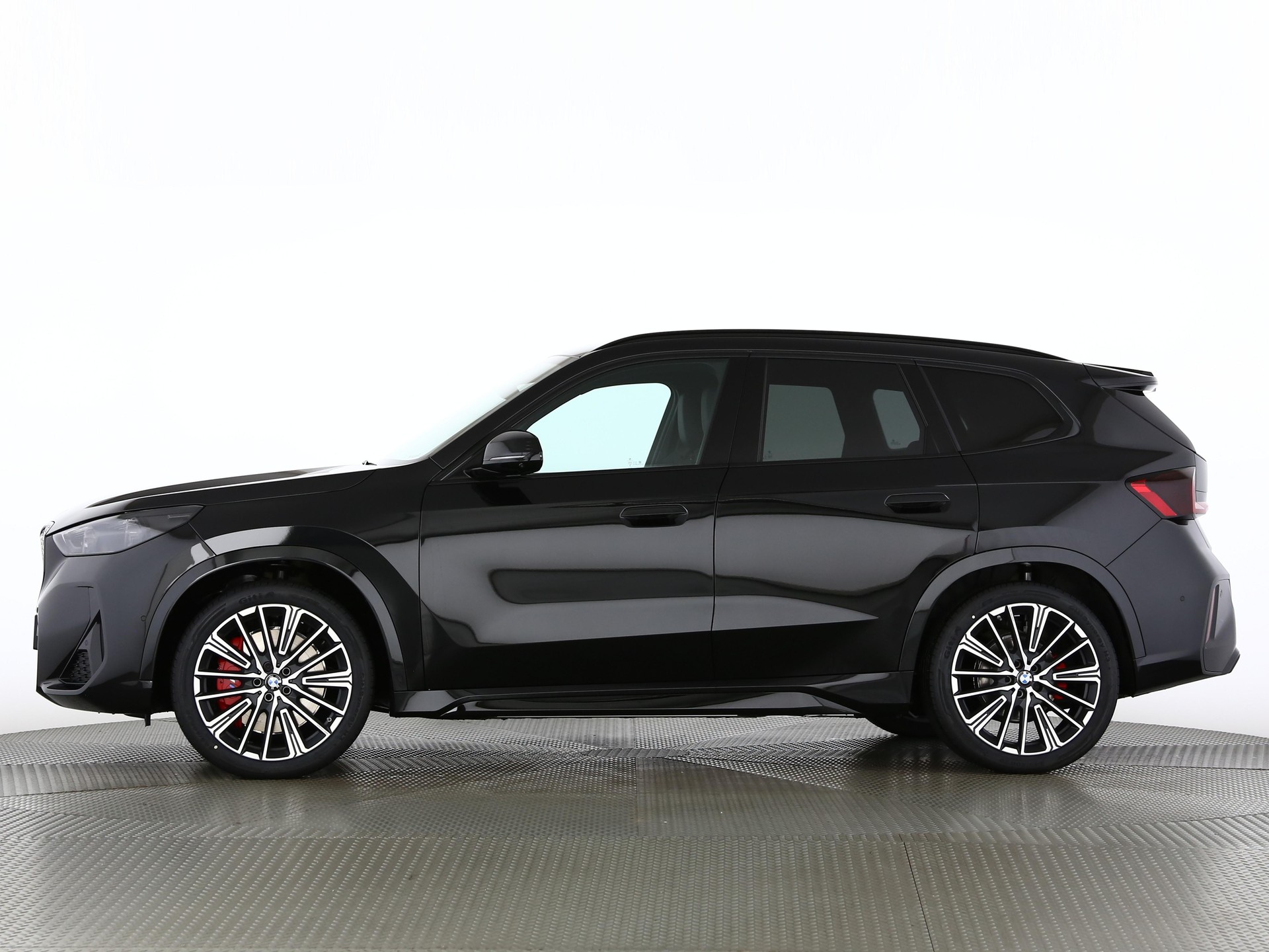 BMW iX1 30 xDrive-showroom-element-2