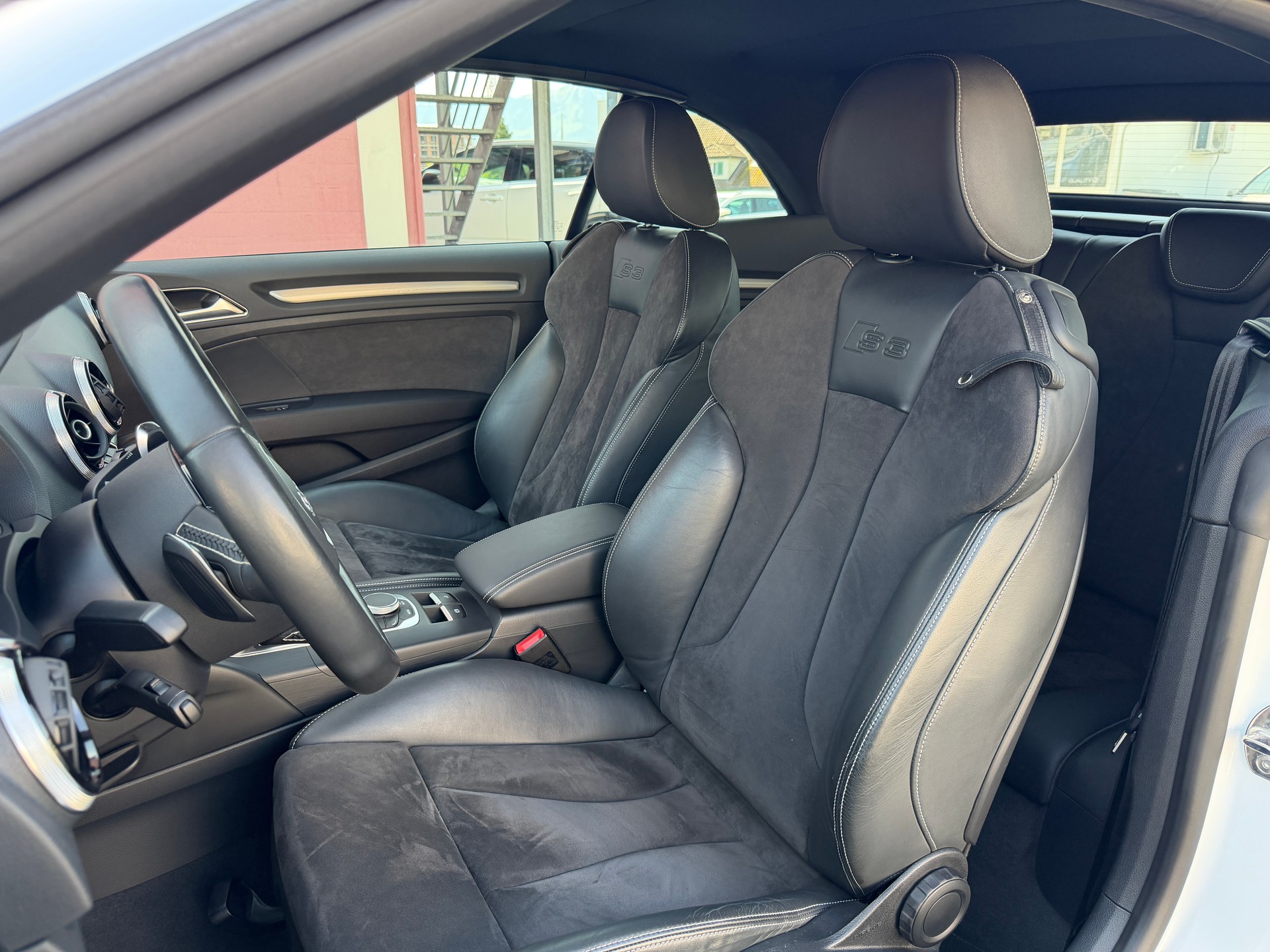 AUDI S3 Cabrio 2.0 TFSI quattro S-tronic-image-15