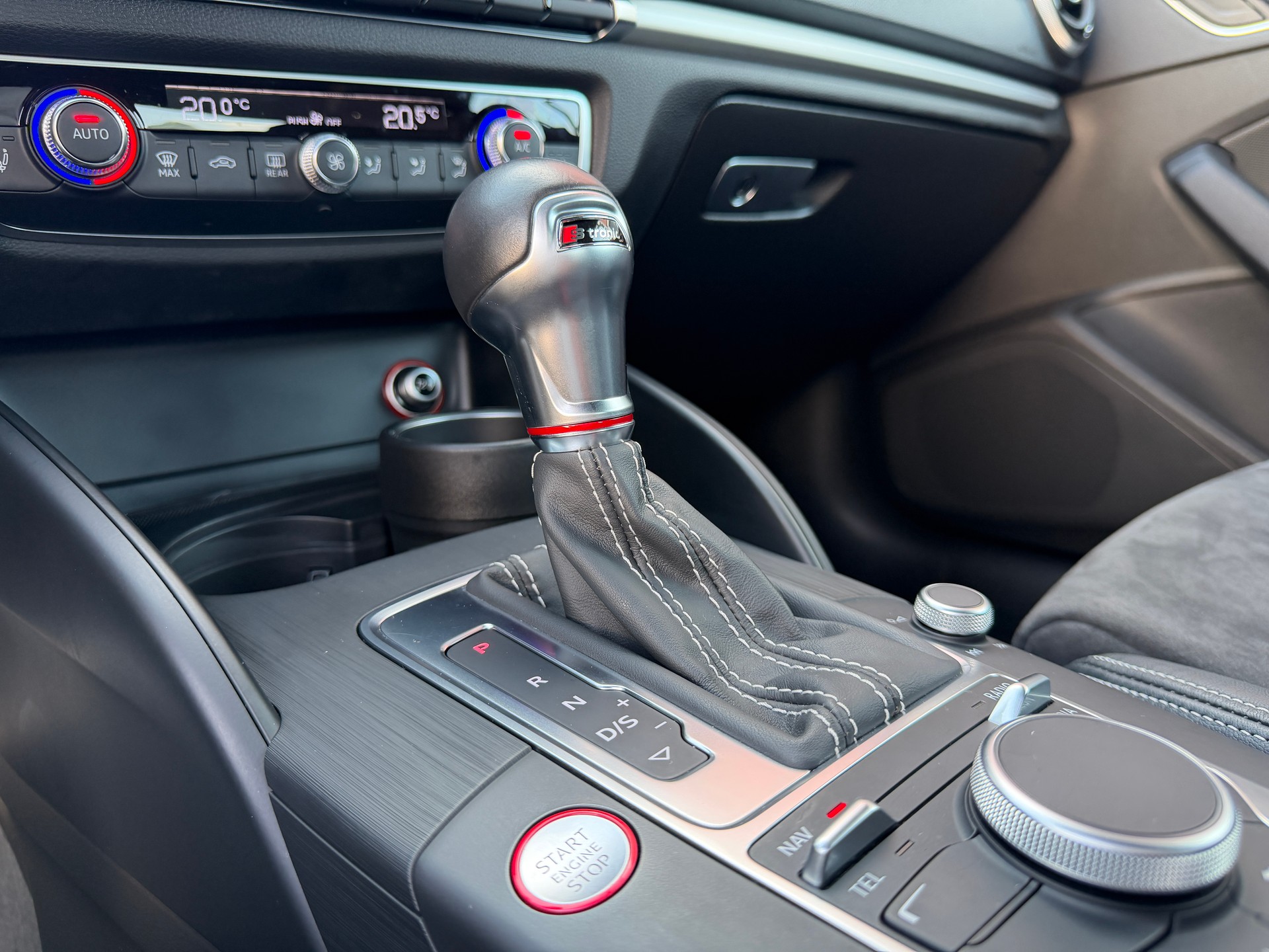 AUDI S3 Cabrio 2.0 TFSI quattro S-tronic-image-24