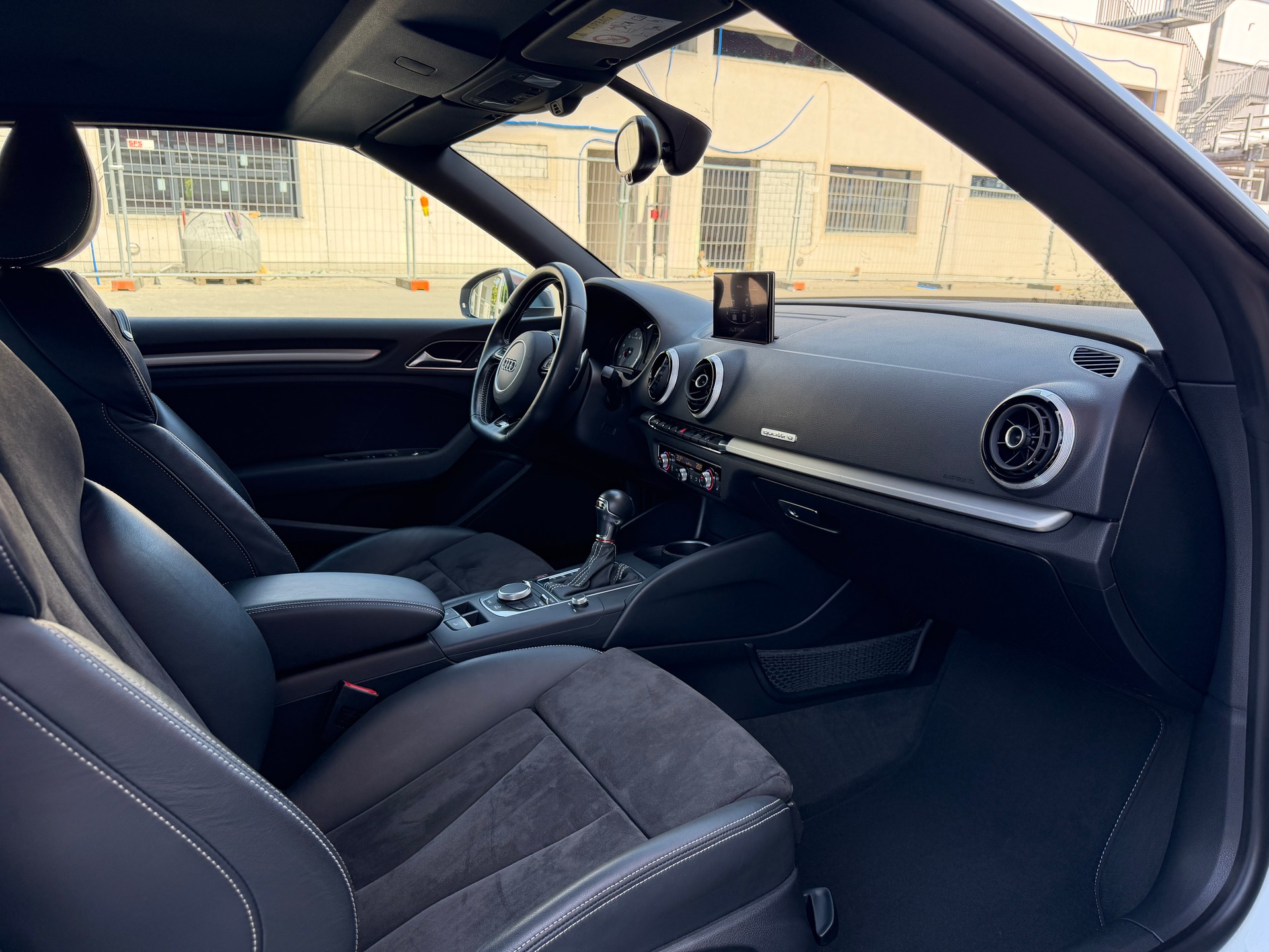 AUDI S3 Cabrio 2.0 TFSI quattro S-tronic-image-25