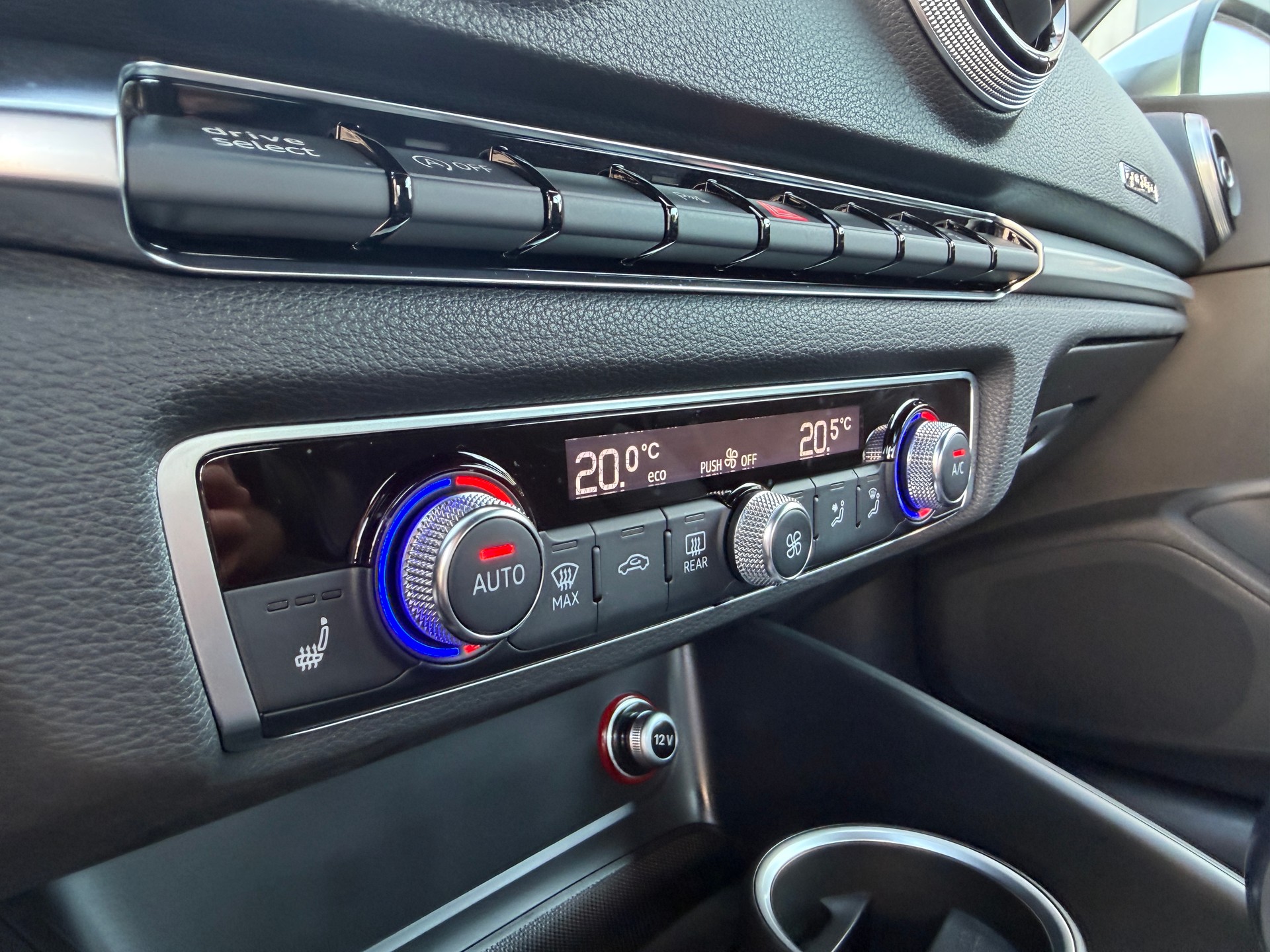 AUDI S3 Cabrio 2.0 TFSI quattro S-tronic-image-23