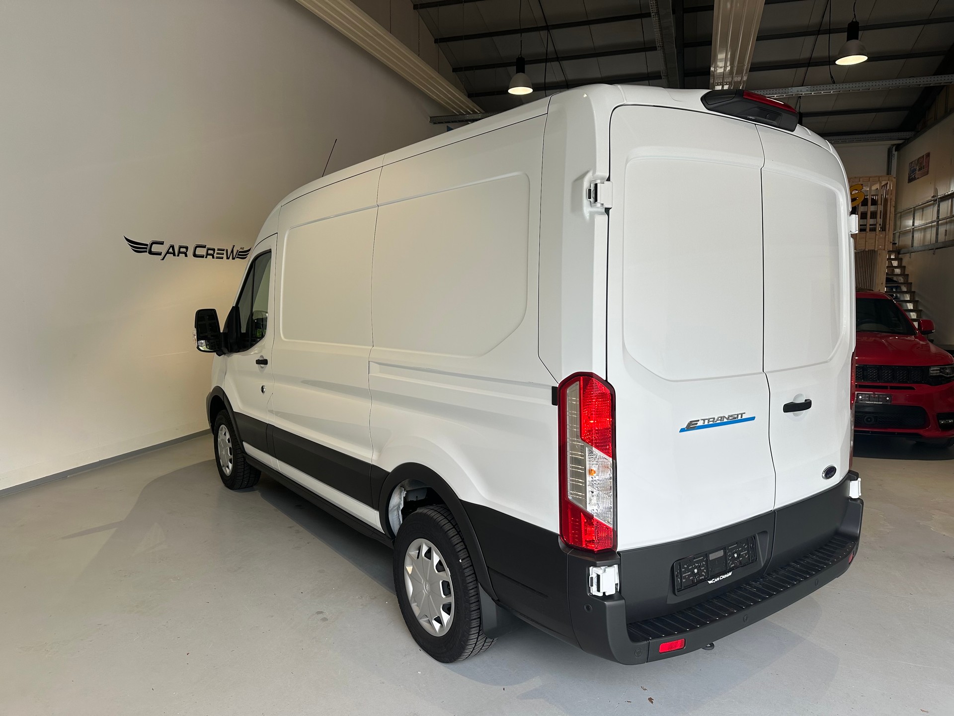 FORD E-Transit Van 350 L2 Trend RWD 68kWh-image-10