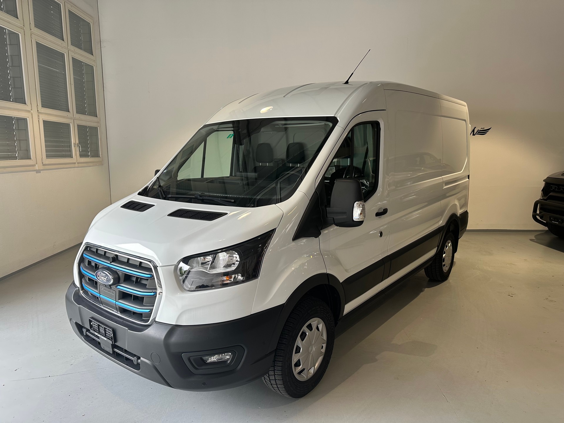 FORD E-Transit Van 350 L2 Trend RWD 68kWh