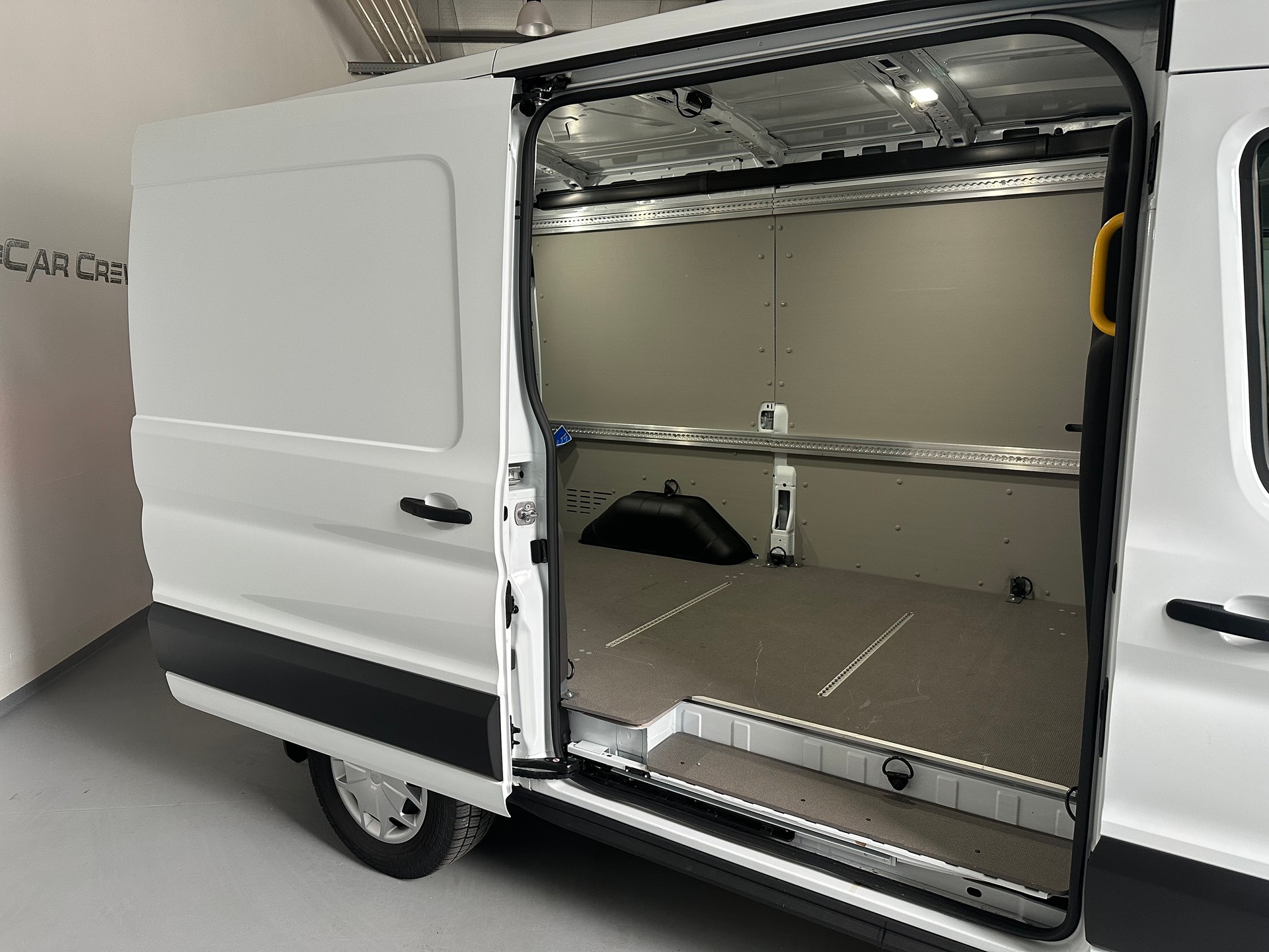 FORD E-Transit Van 350 L2 Trend RWD 68kWh-image-7