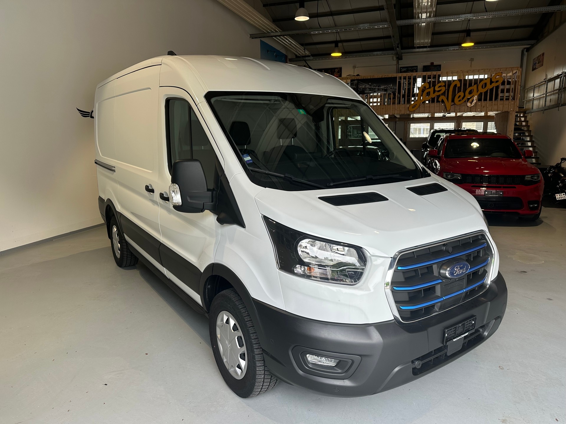 FORD E-Transit Van 350 L2 Trend RWD 68kWh-image-1