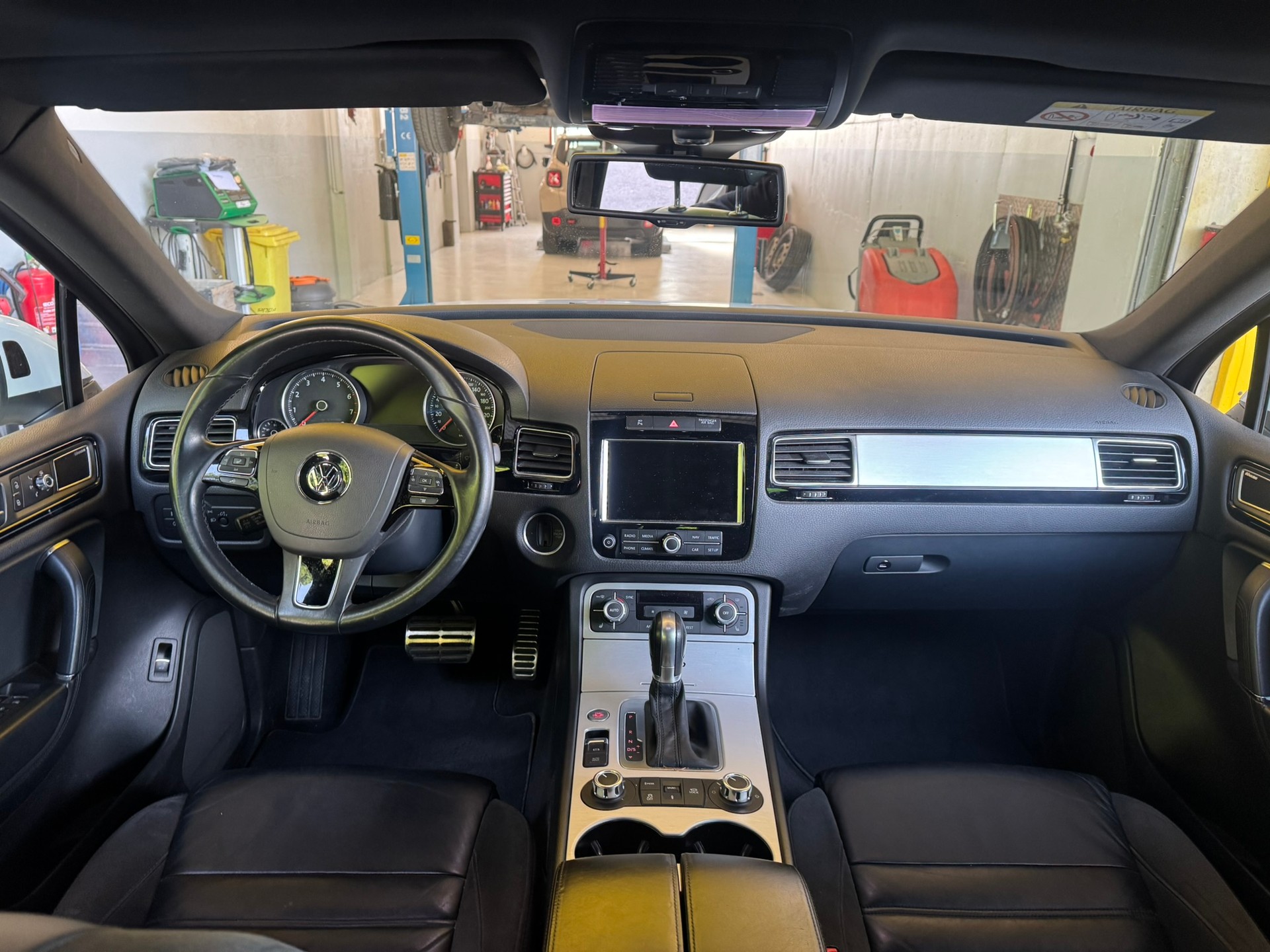 VW Touareg 3.0 TSI Hybrid Tiptronic-image-8