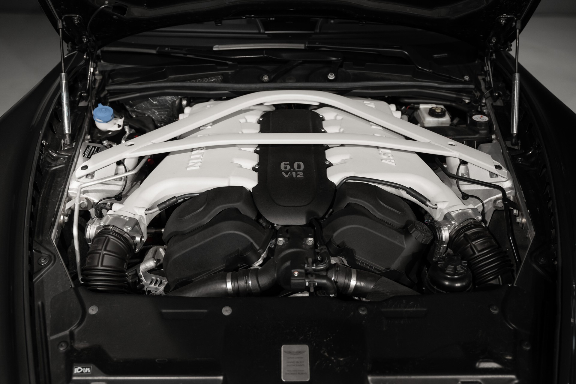 ASTON MARTIN Rapide 6.0 S V12-image-8