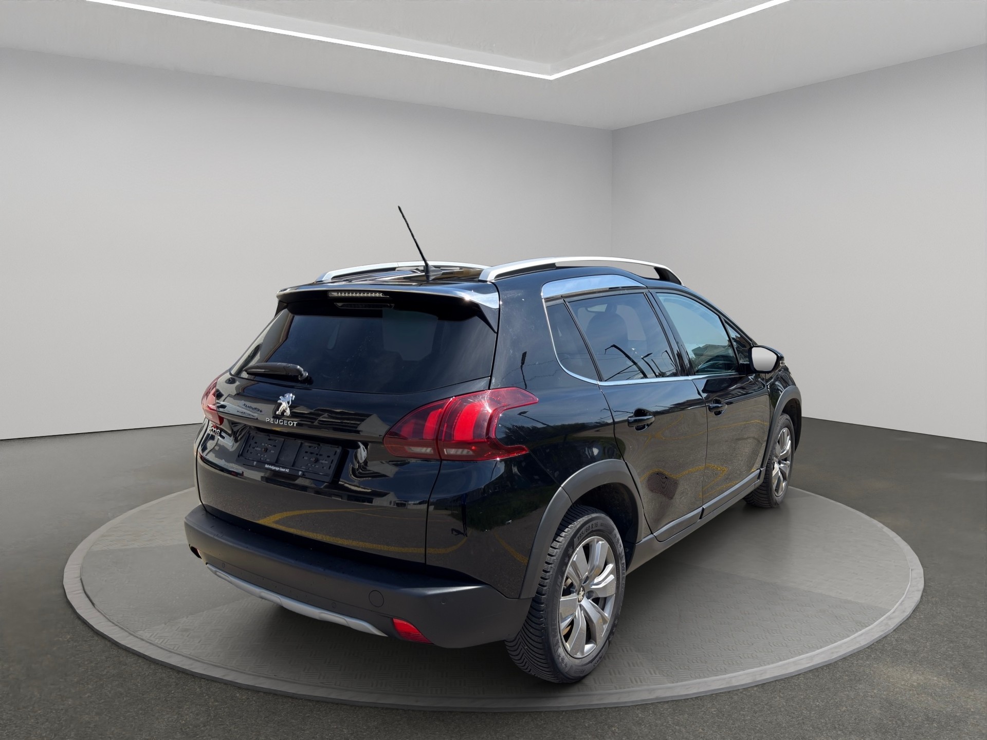 PEUGEOT 2008 1.2 PureTech Allure-image-3