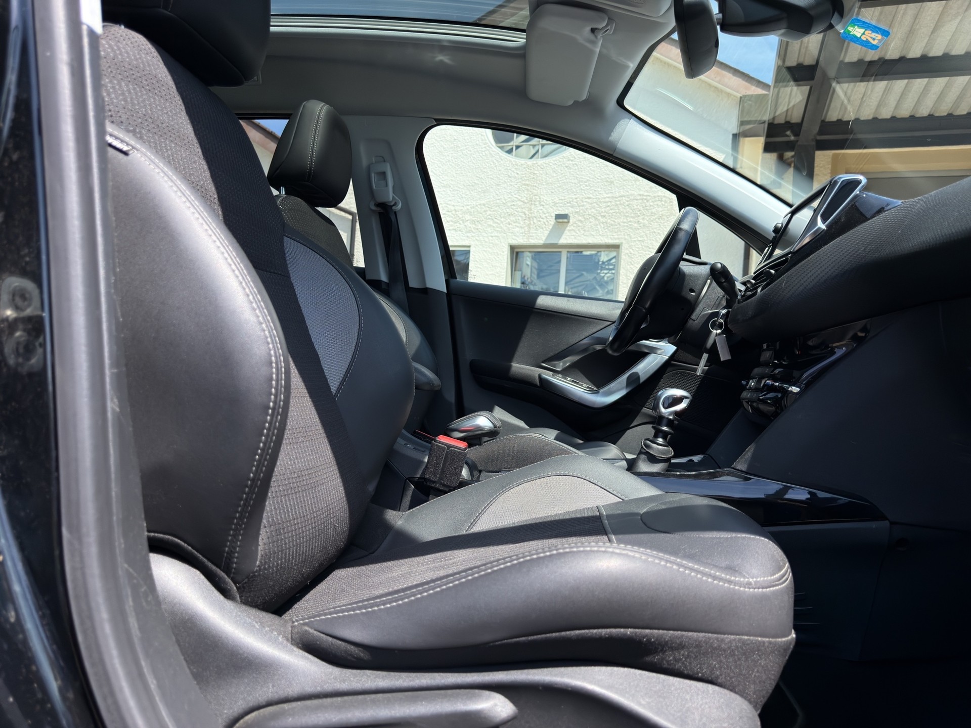 PEUGEOT 2008 1.2 PureTech Allure-image-10