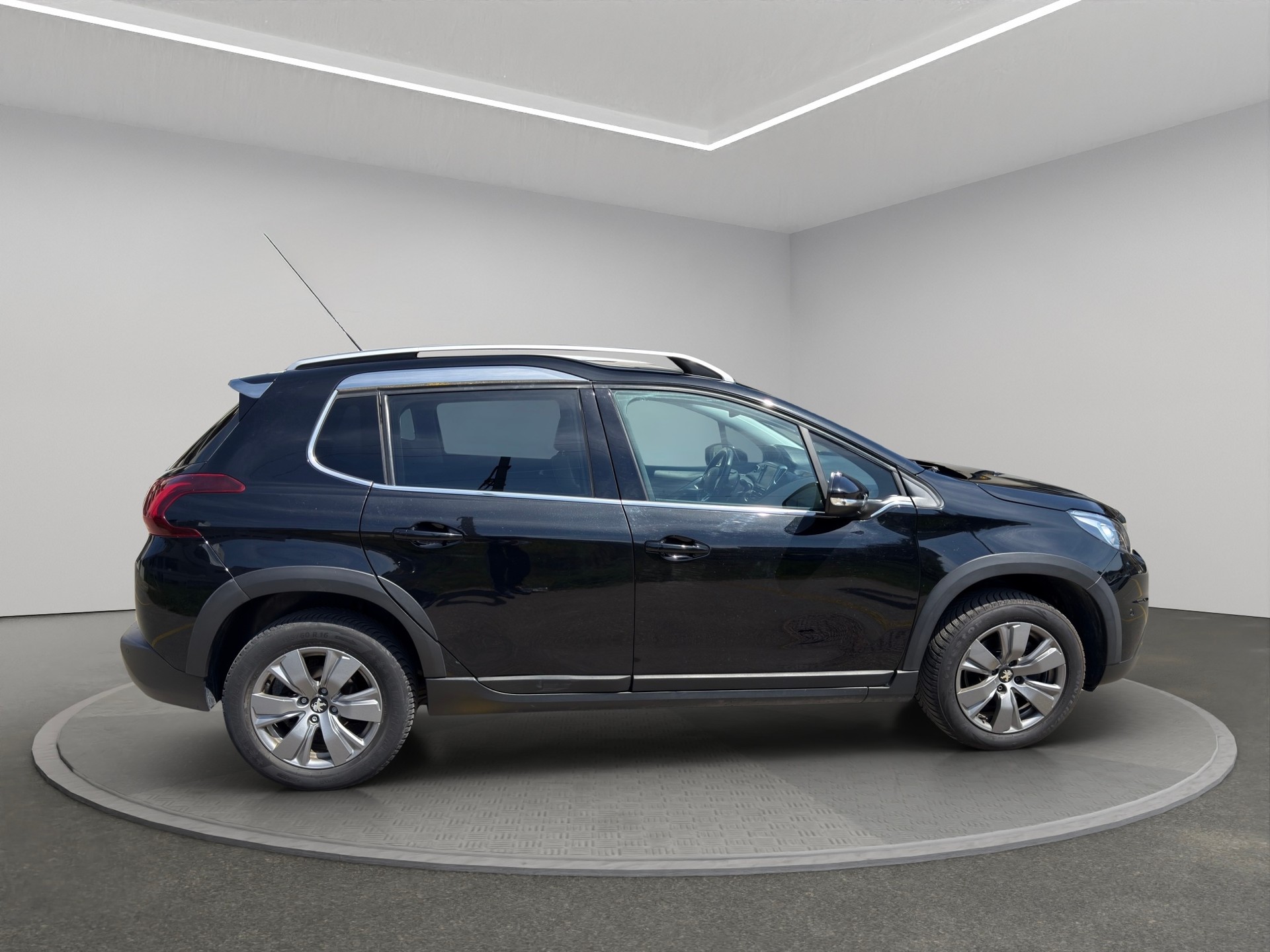 PEUGEOT 2008 1.2 PureTech Allure-image-5