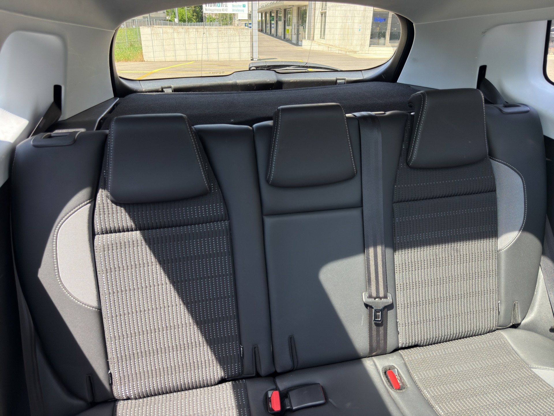 PEUGEOT 2008 1.2 PureTech Allure-image-11