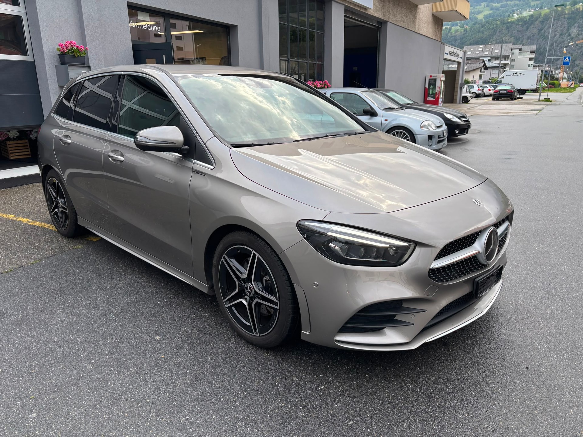 MERCEDES-BENZ B 220 4Matic AMG Line-showroom-element-1