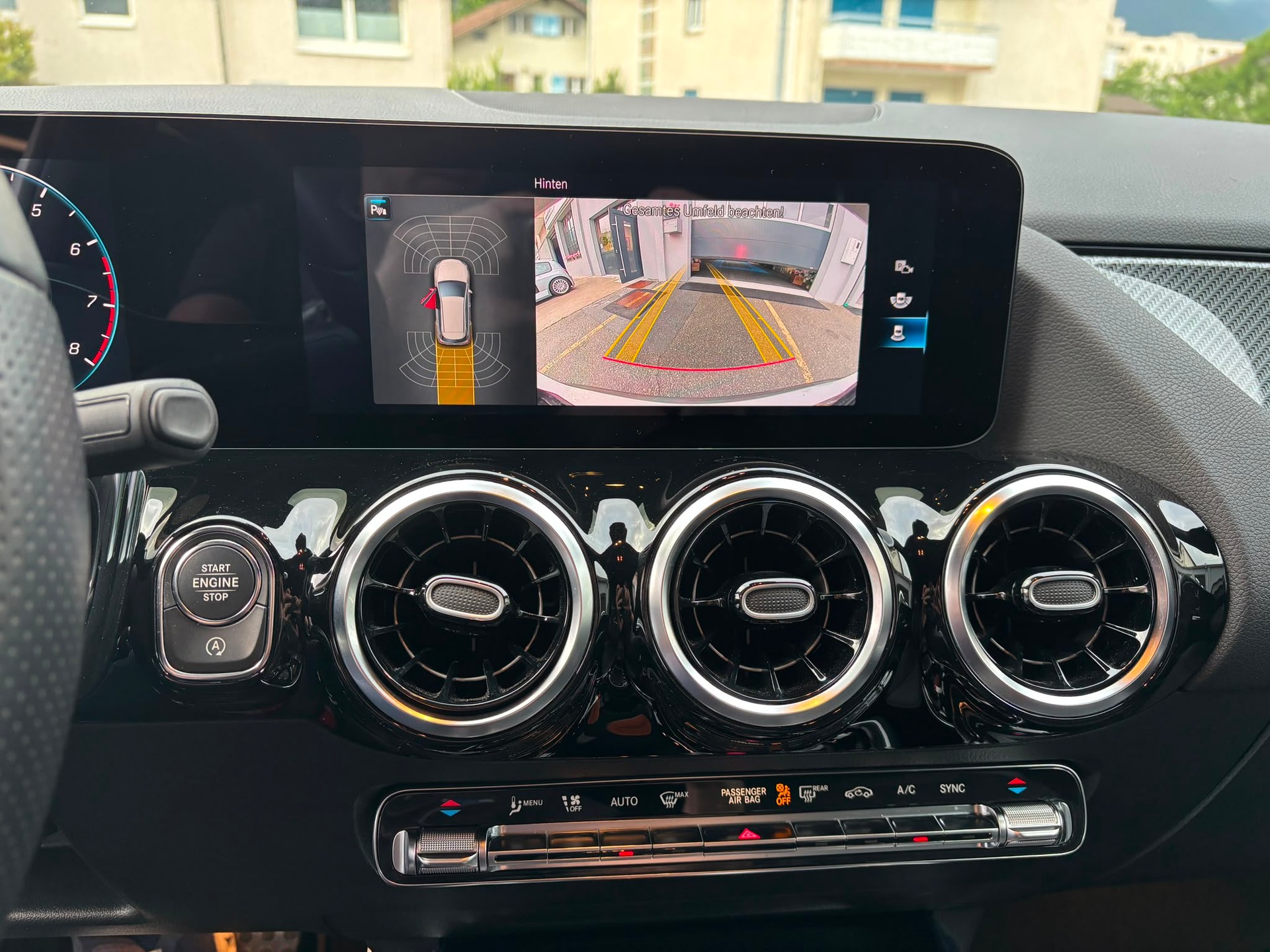 MERCEDES-BENZ B 220 4Matic AMG Line-image-10