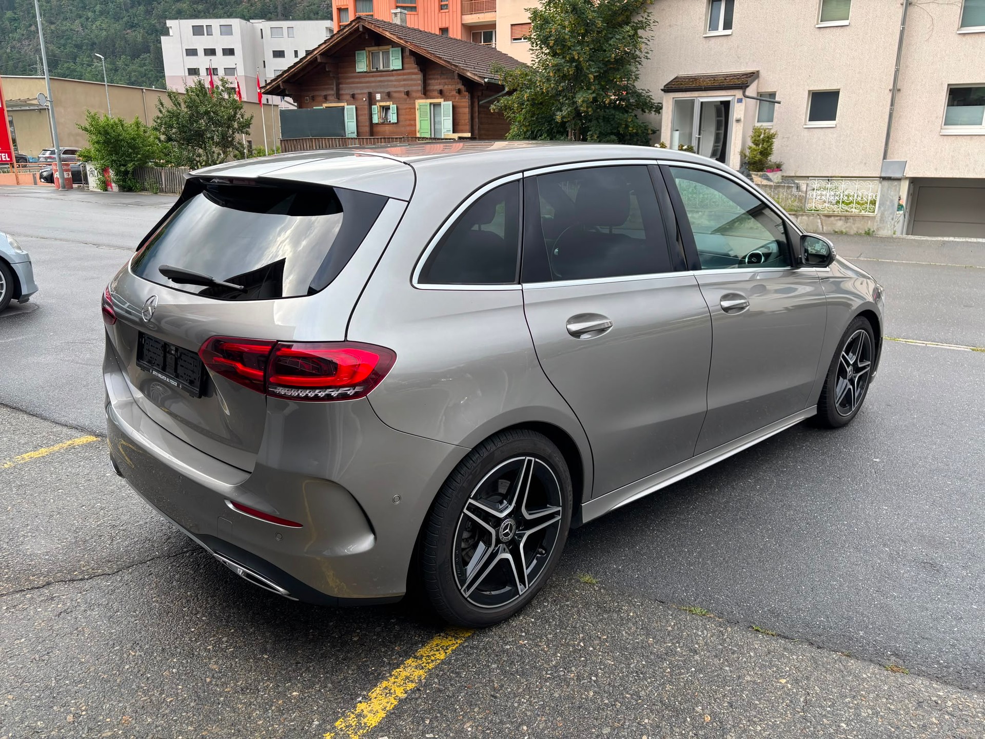 MERCEDES-BENZ B 220 4Matic AMG Line-showroom-element-2