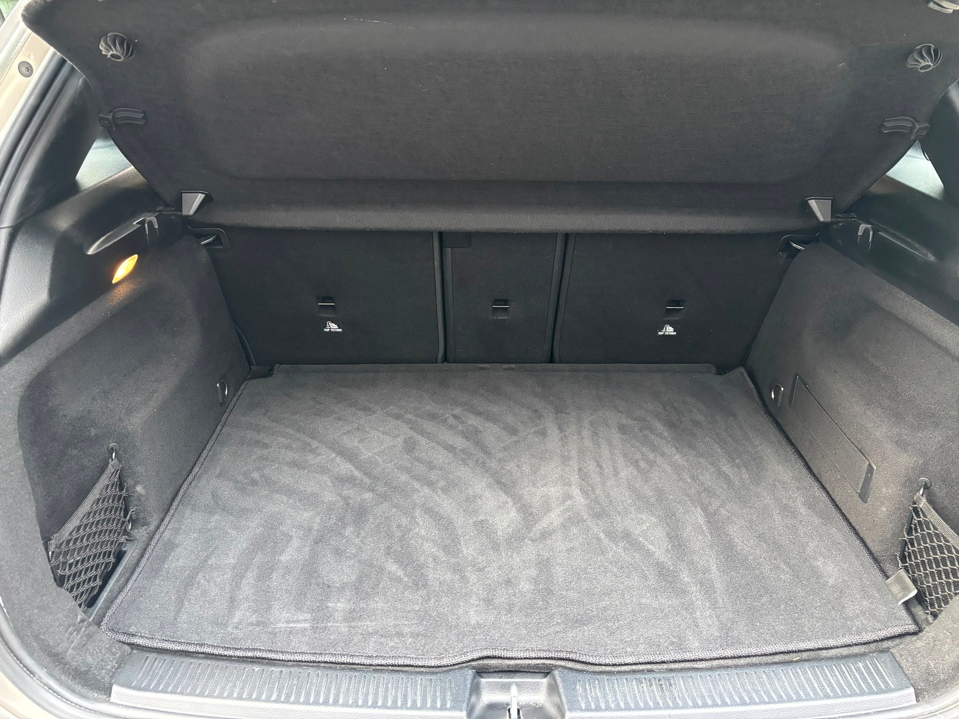 MERCEDES-BENZ B 220 4Matic AMG Line-image-14