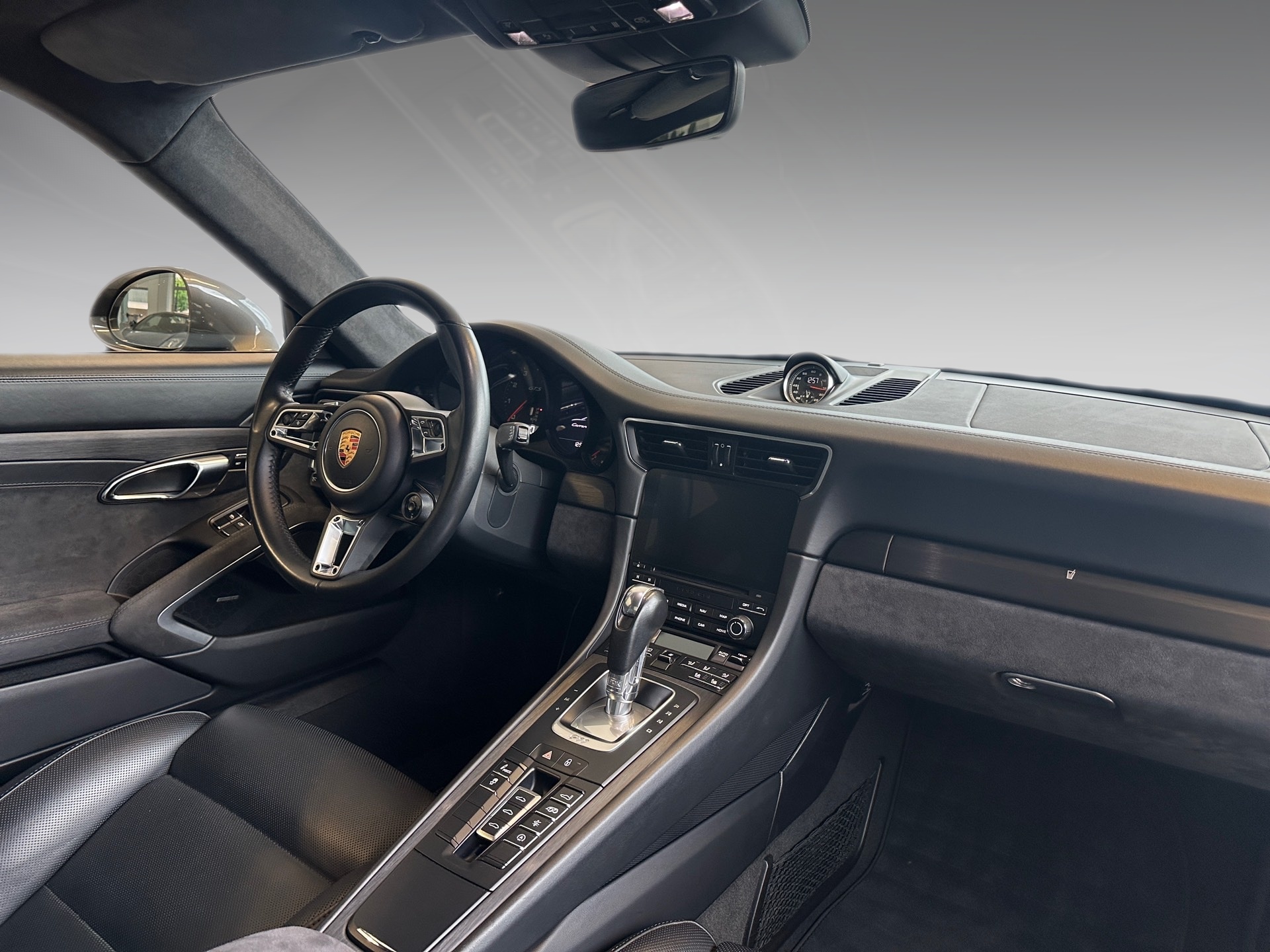 PORSCHE 911 Carrera 4 GTS PDK-image-9