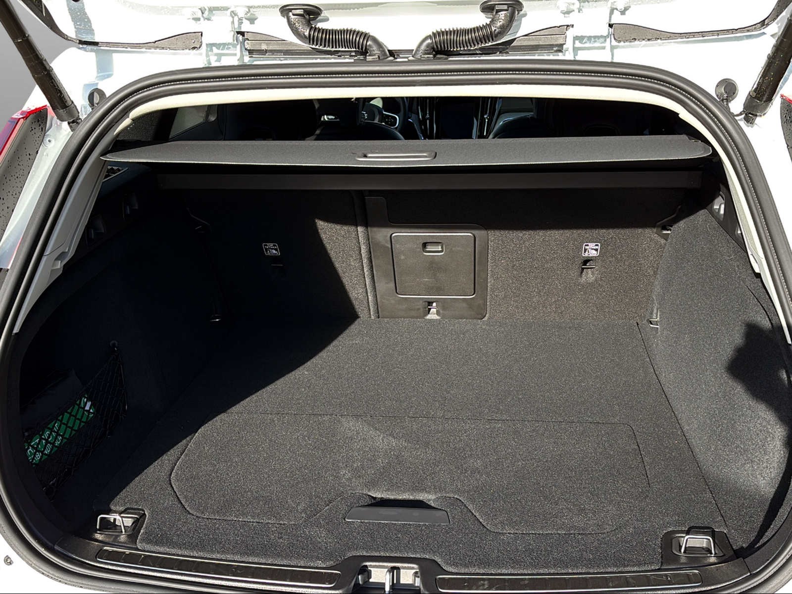 VOLVO V60 T8 eAWD Plug in Hybrid Ultra Dark Geartronic-image-18