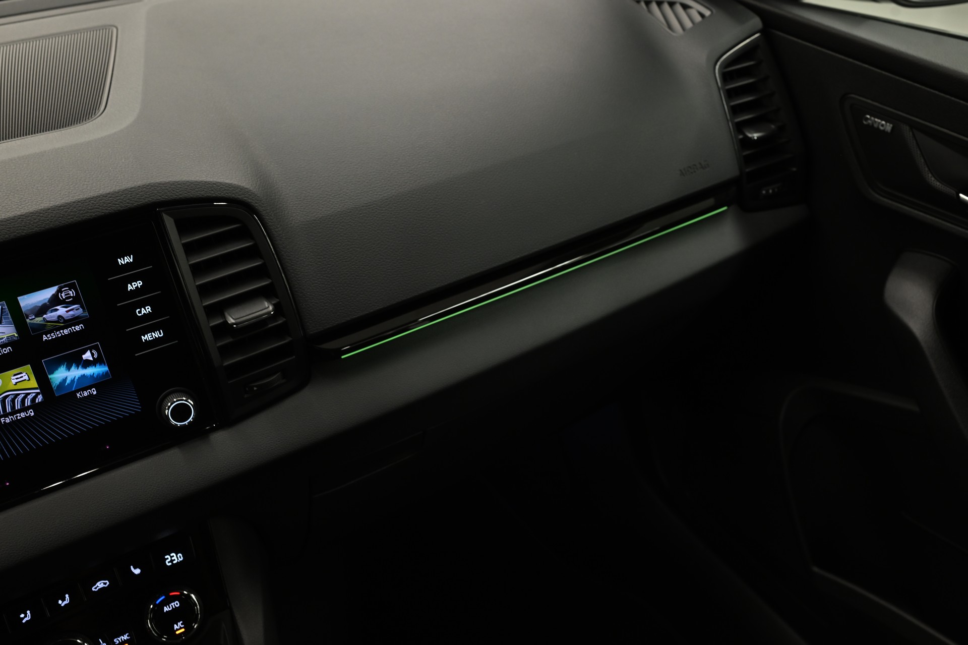 SKODA Karoq 2.0 TSI SportLine 4x4 DSG-image-14