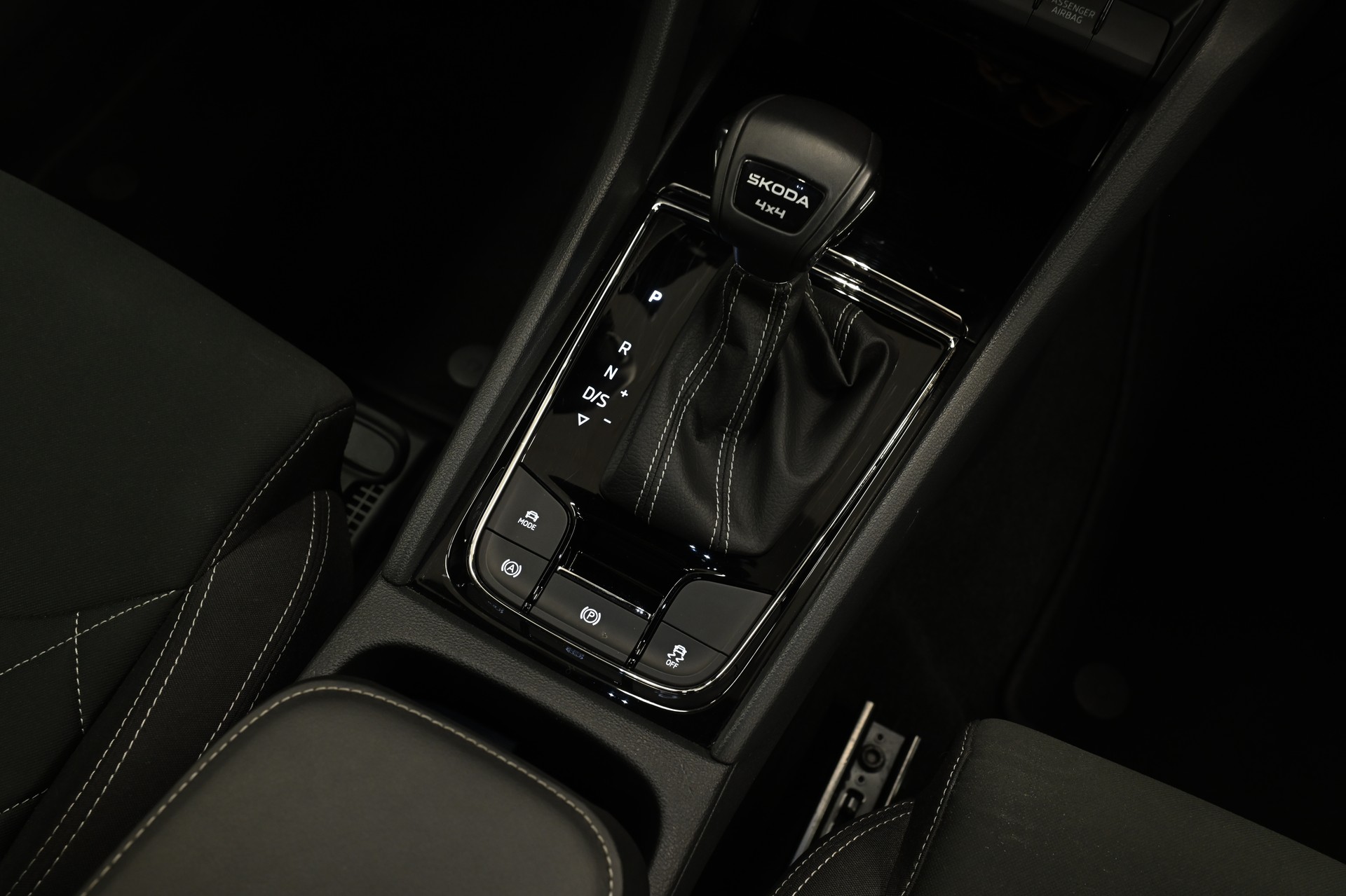 SKODA Karoq 2.0 TSI SportLine 4x4 DSG-image-15
