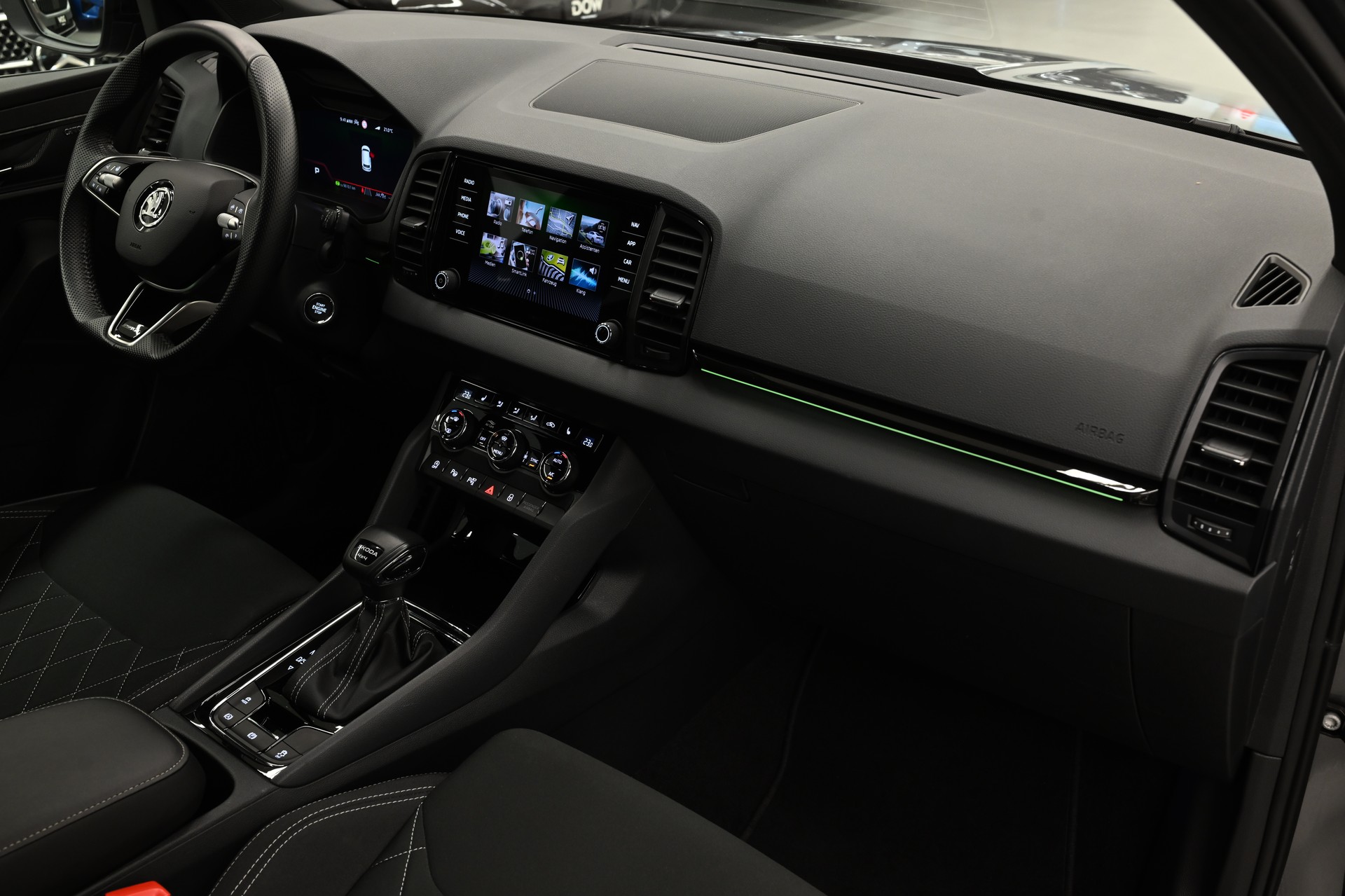 SKODA Karoq 2.0 TSI SportLine 4x4 DSG-image-12