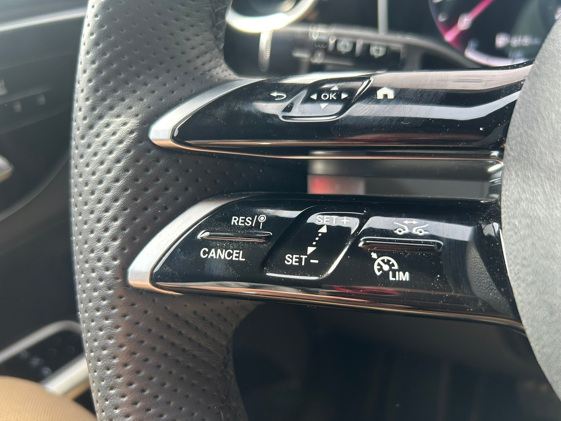 MERCEDES-BENZ GLC 220 d 4Matic AMG Line 9G-Tronic-image-17