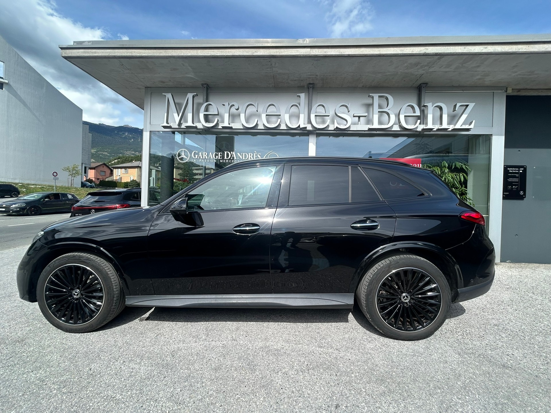 MERCEDES-BENZ GLC 220 d 4Matic AMG Line 9G-Tronic-showroom-element-3