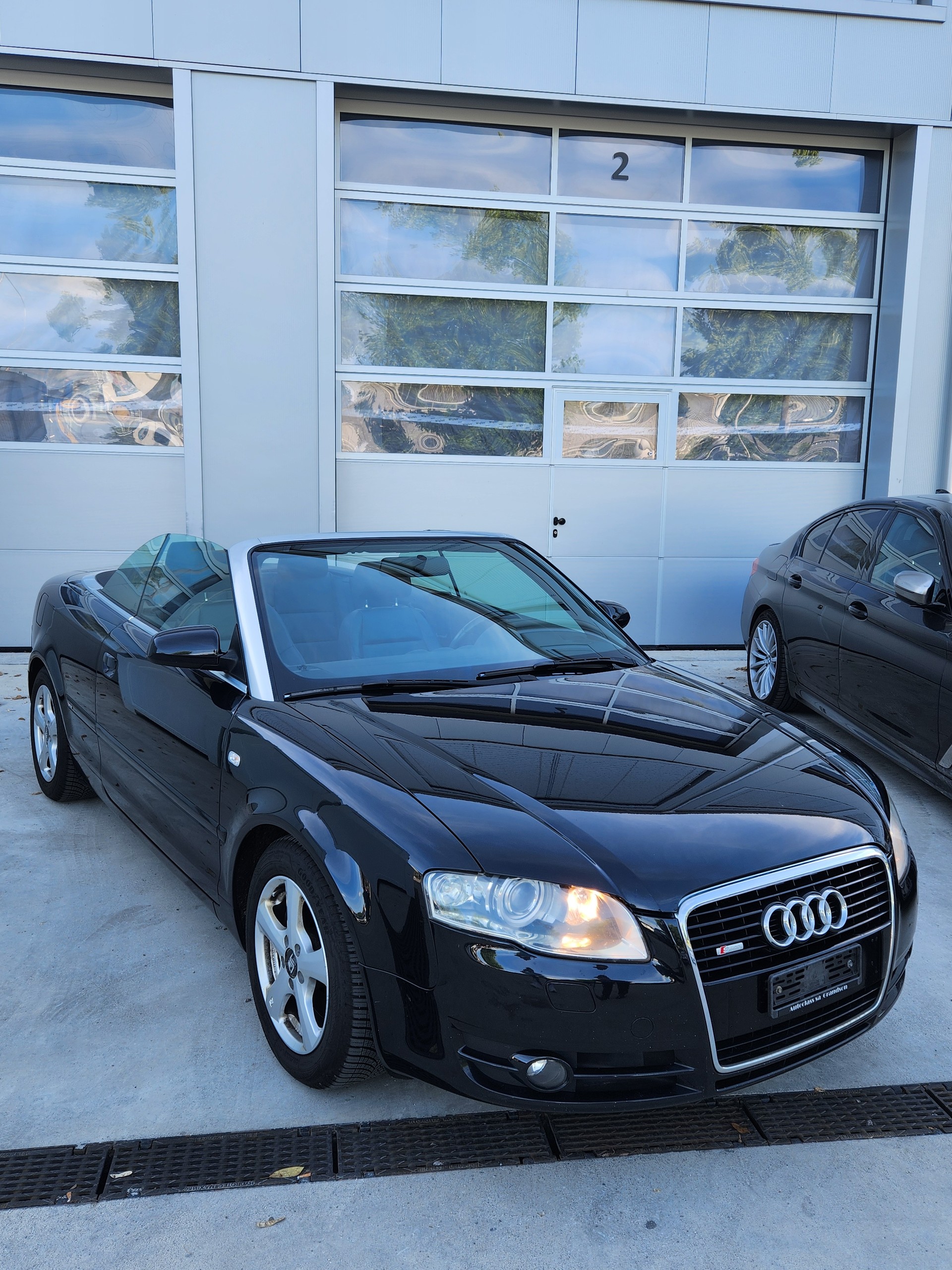 AUDI A4 Cabriolet 3.0 TDI quattro-image-2