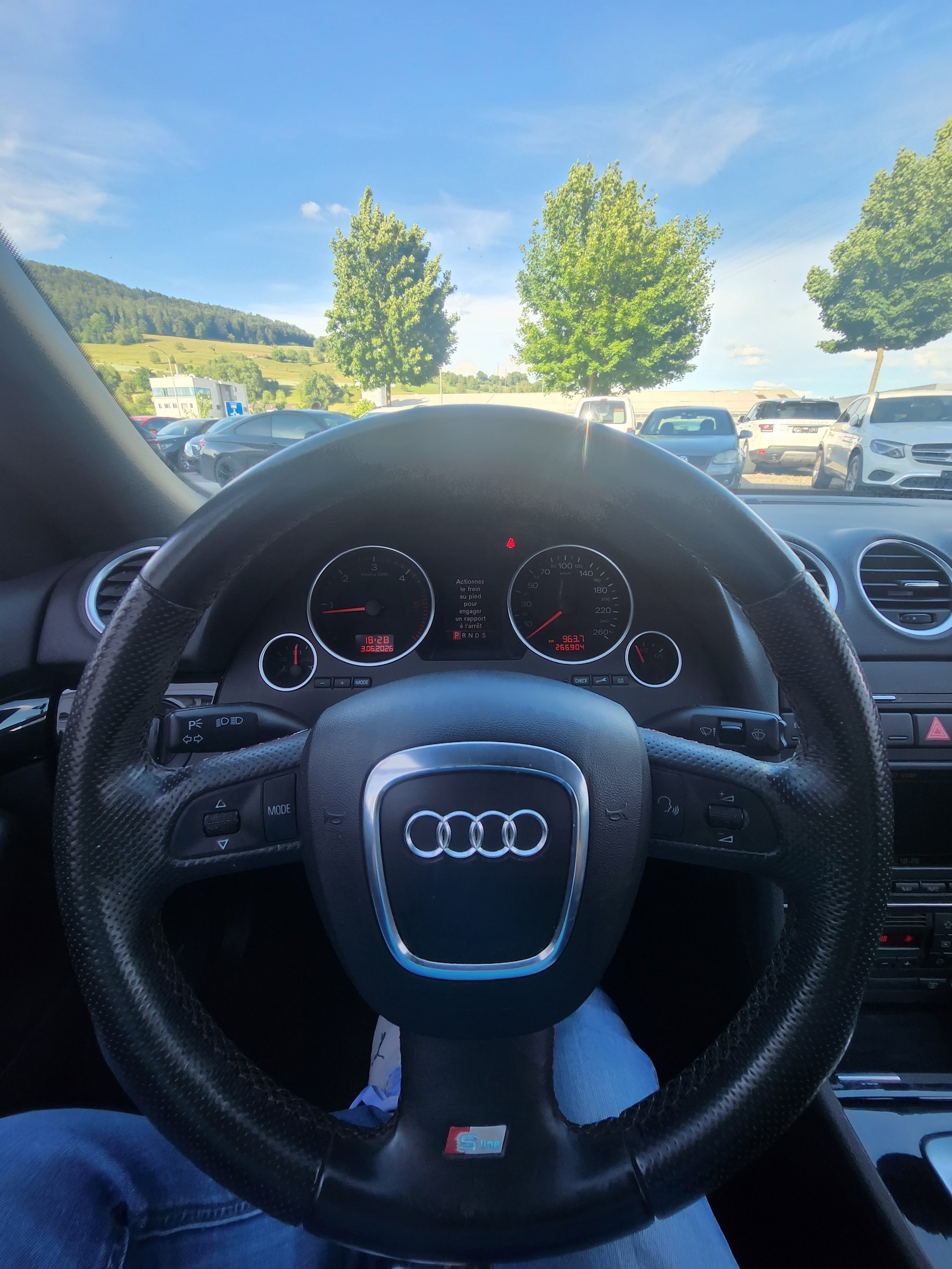 AUDI A4 Cabriolet 3.0 TDI quattro-image-7