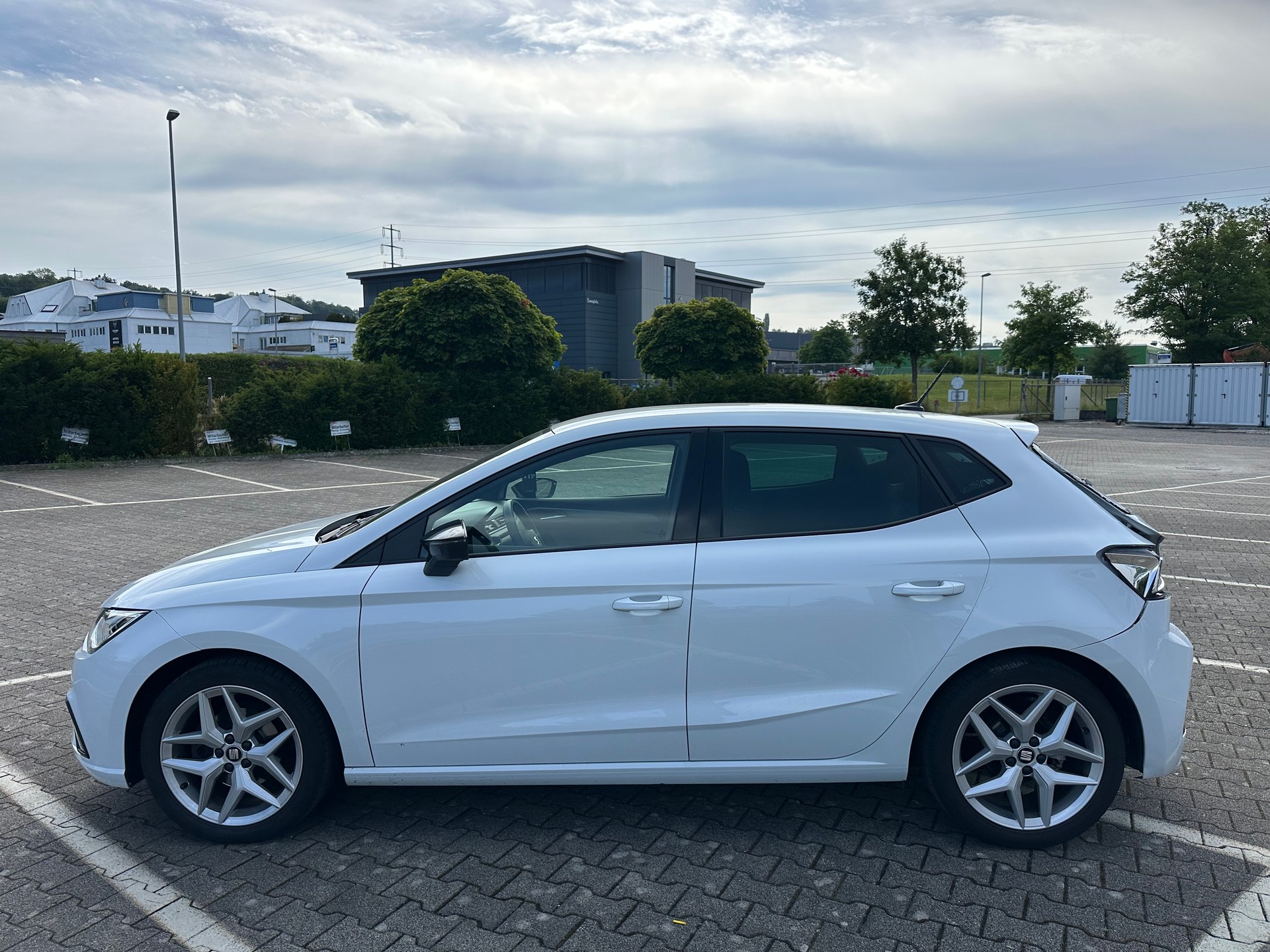 SEAT Ibiza 1.0 EcoTSI Hola FR DSG-image-4