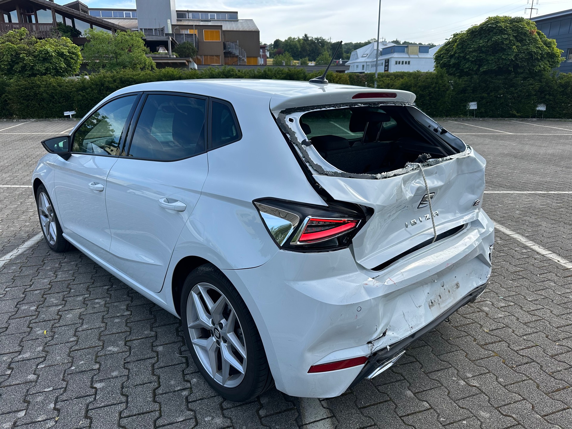 SEAT Ibiza 1.0 EcoTSI Hola FR DSG-image-3