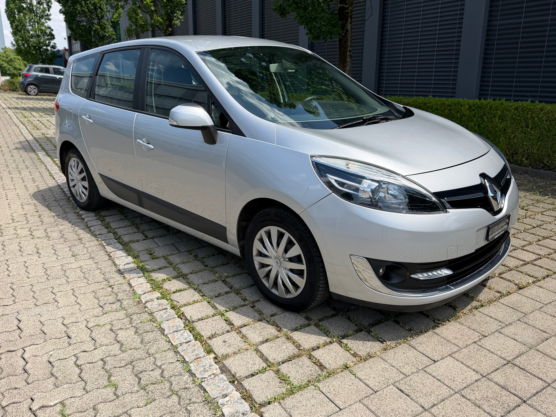 RENAULT Grand Scénic 1.2 16V Turbo Bose Edition-showroom-element-2