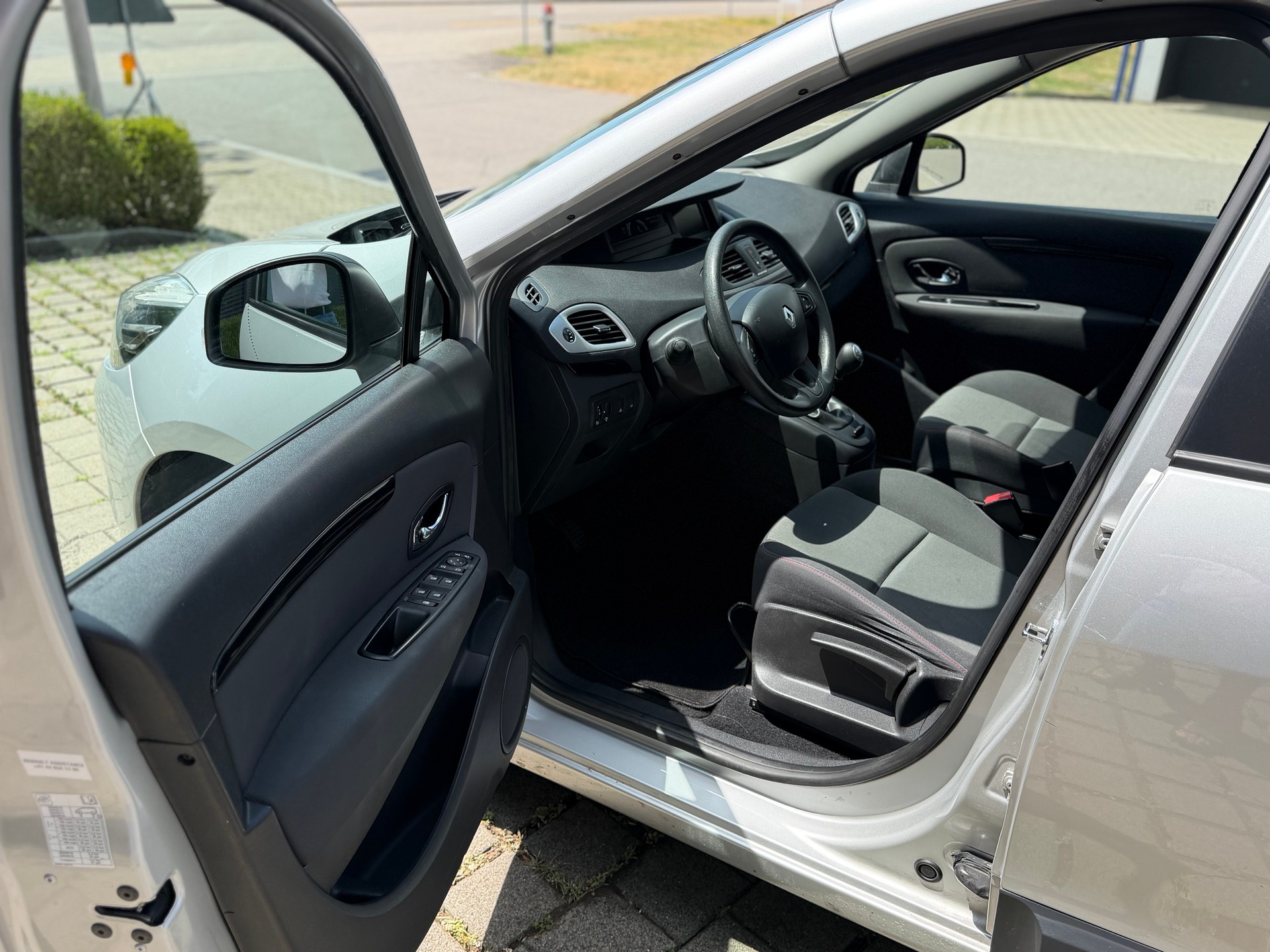 RENAULT Grand Scénic 1.2 16V Turbo Bose Edition-image-13