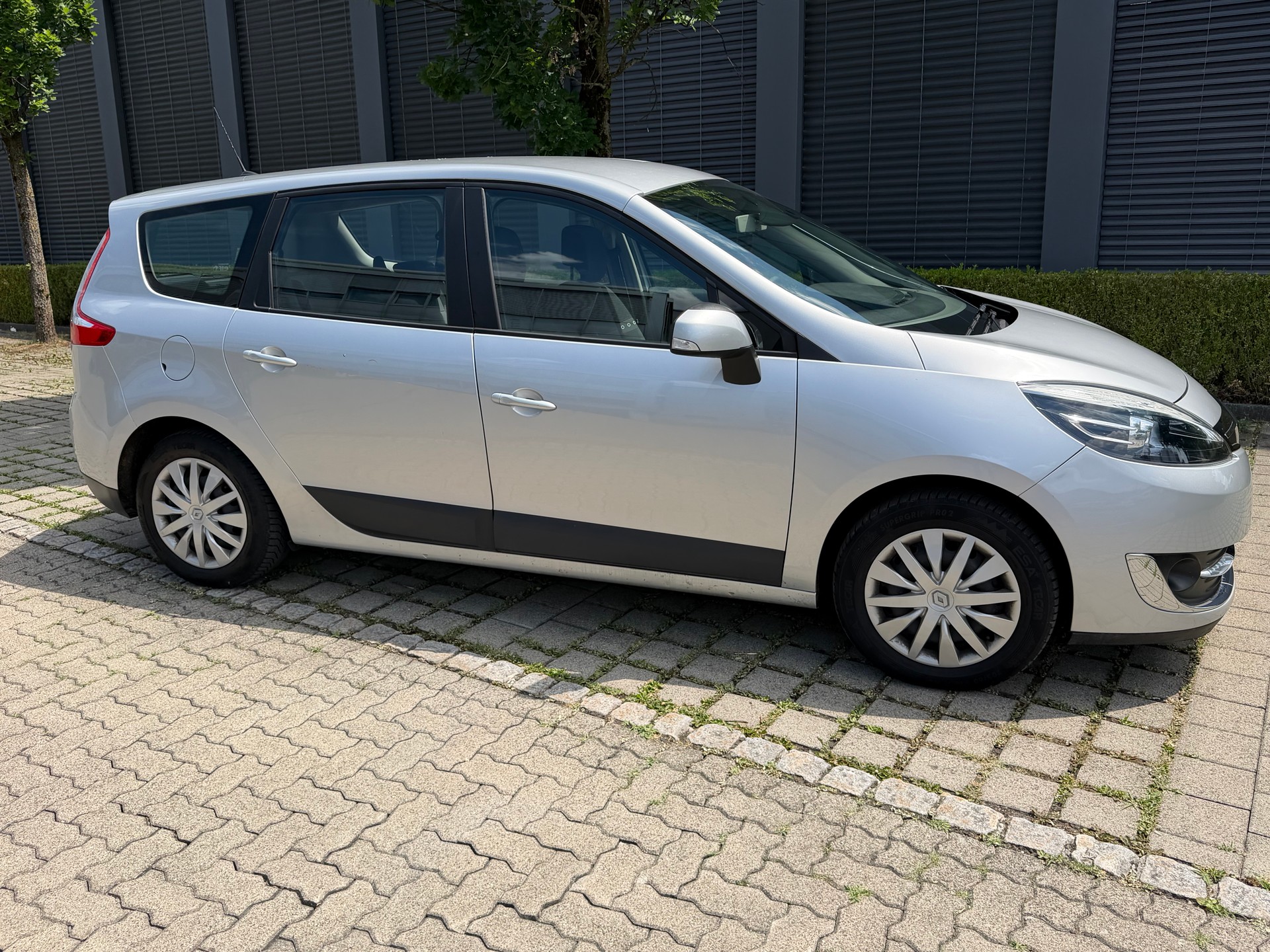 RENAULT Grand Scénic 1.2 16V Turbo Bose Edition-showroom-element-3