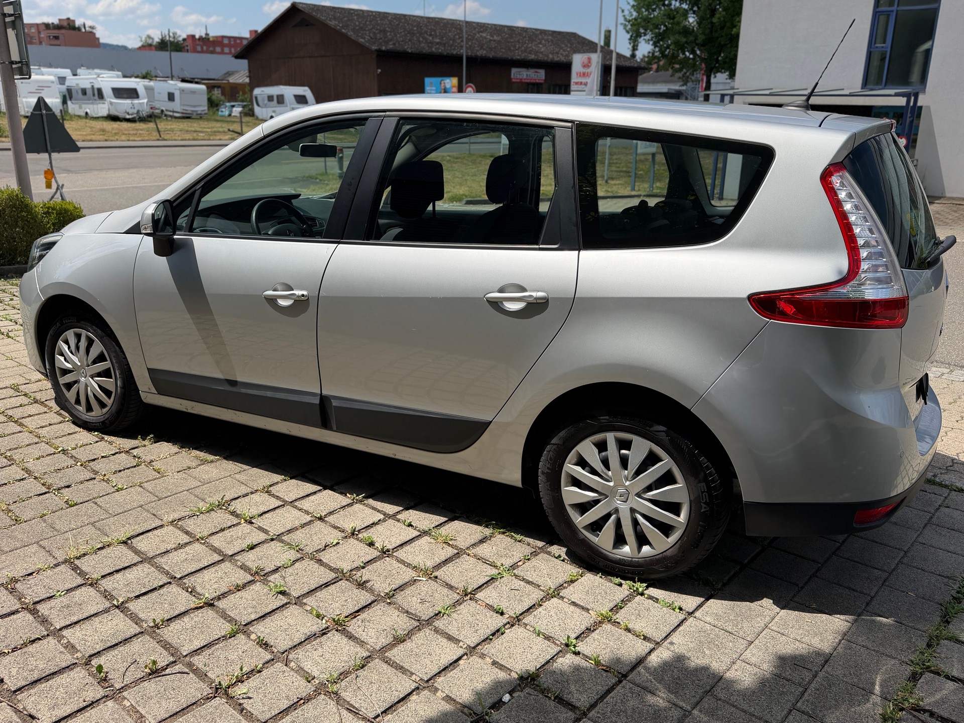 RENAULT Grand Scénic 1.2 16V Turbo Bose Edition-image-7