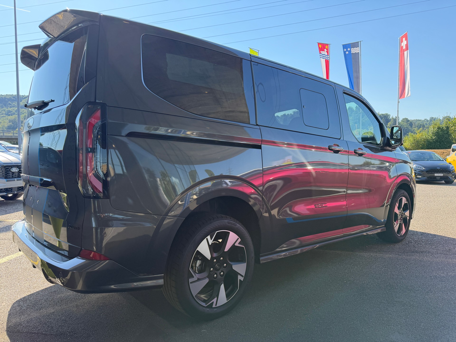 FORD Tourneo Bus 320 L1H1 Sport Automat 4x4-image-5