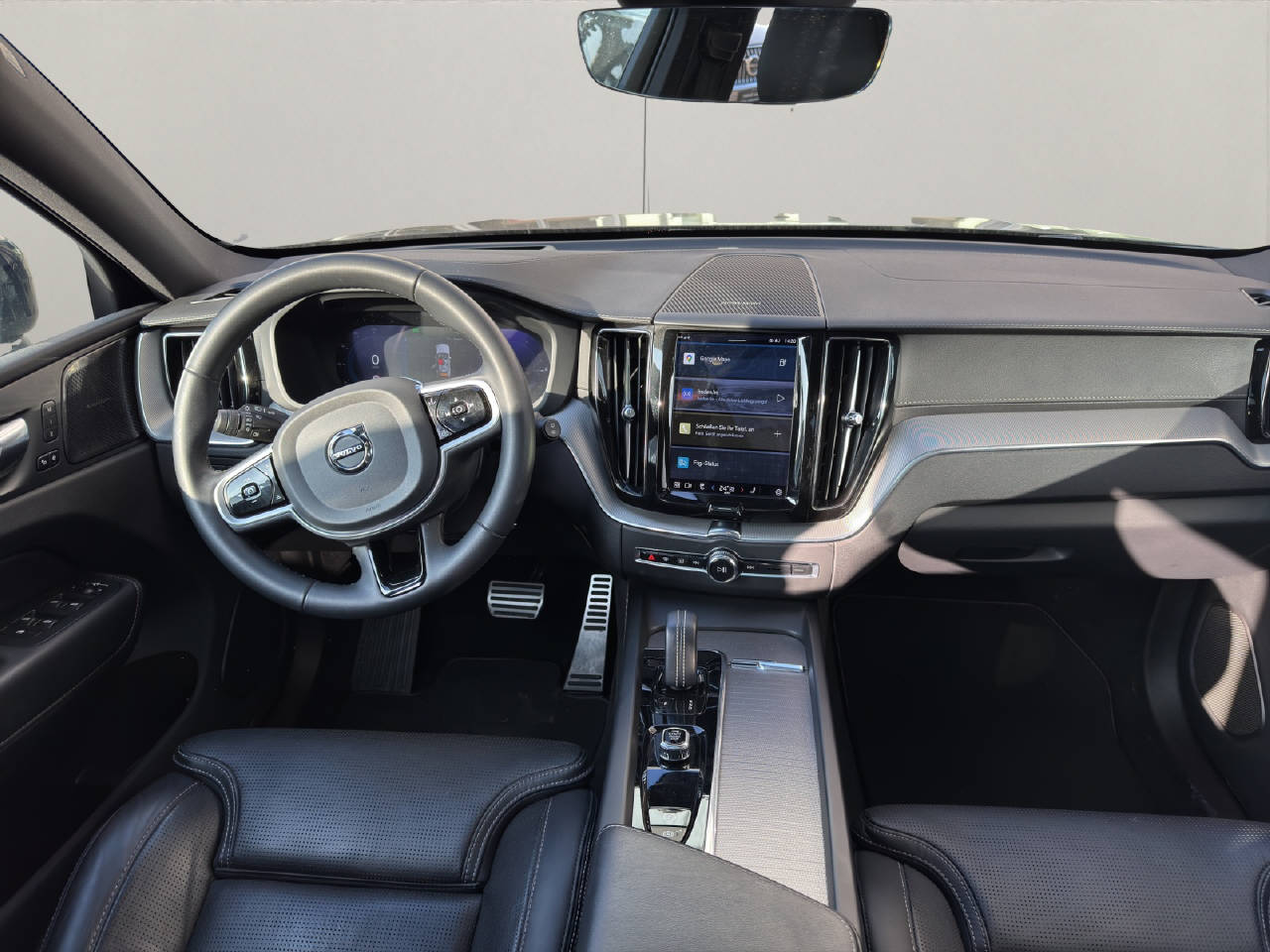 VOLVO XC60 2.0 T8 TE R-Design eAWD-image-8