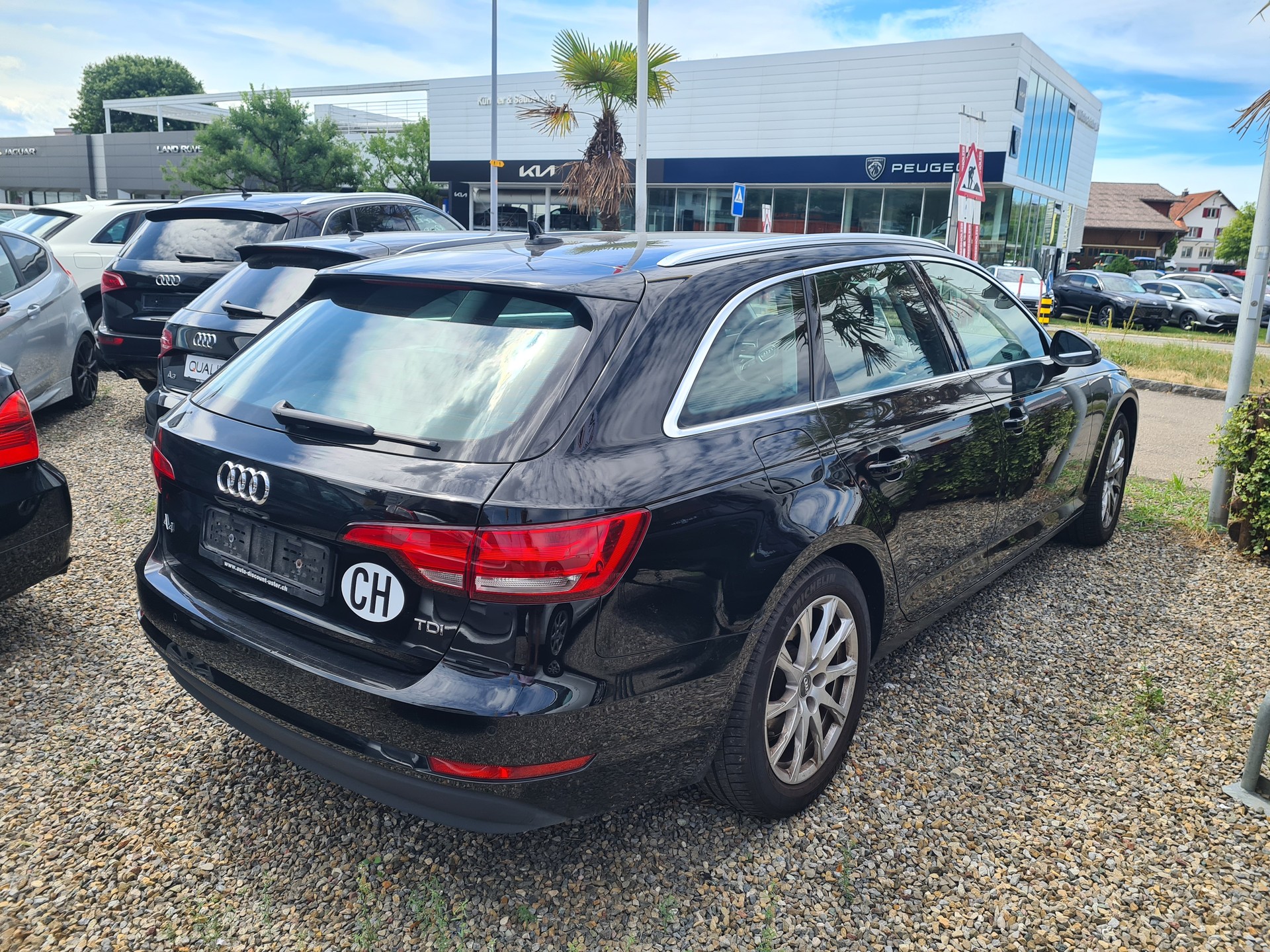 AUDI A4 Avant 2.0 TDI-image-5