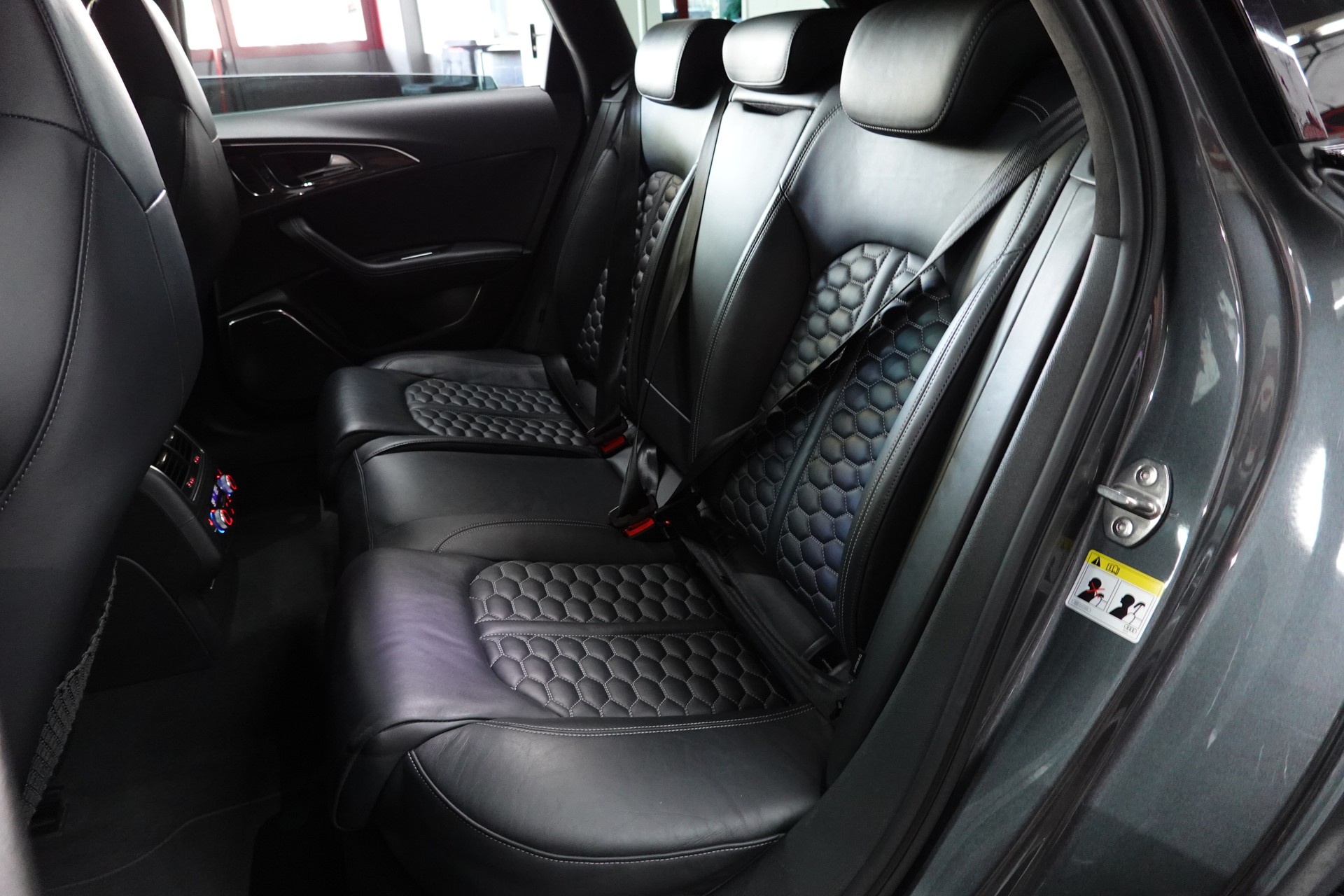 AUDI RS6 AVANT 4.0 TFSI V8 QUATTRO TIPTRONIC FULL ON TOP WOHLFÜHL OASE-image-35