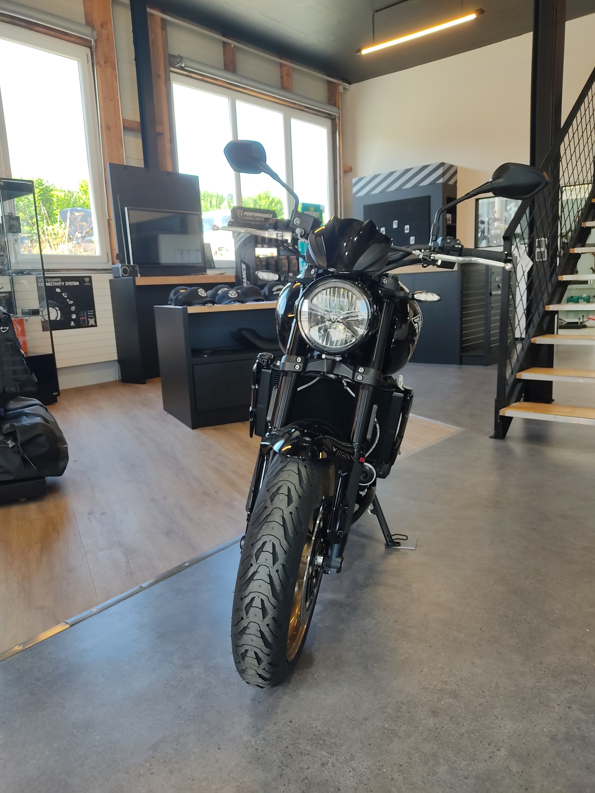 TRIUMPH Trident-image-3