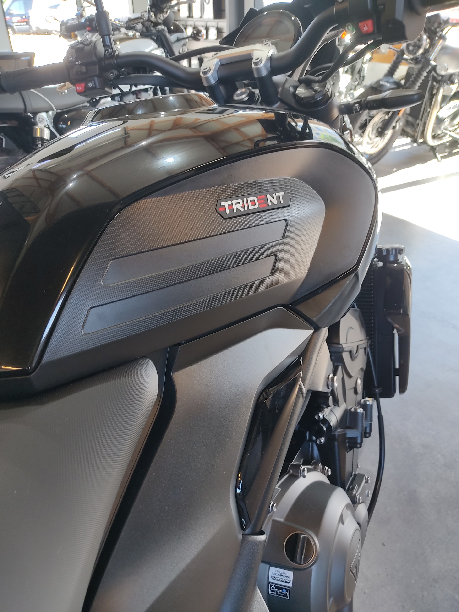TRIUMPH Trident-image-5