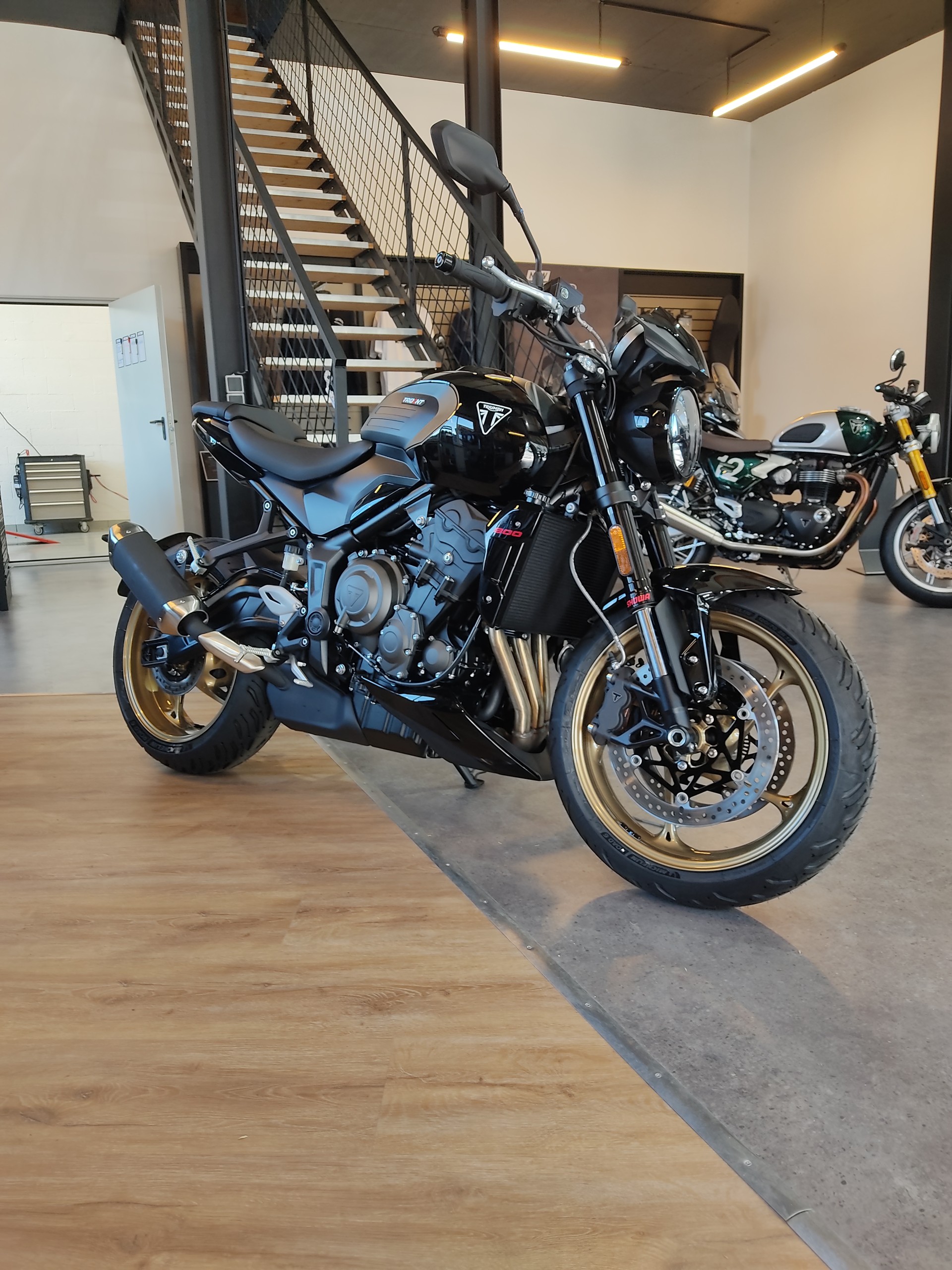 TRIUMPH Trident-image-0