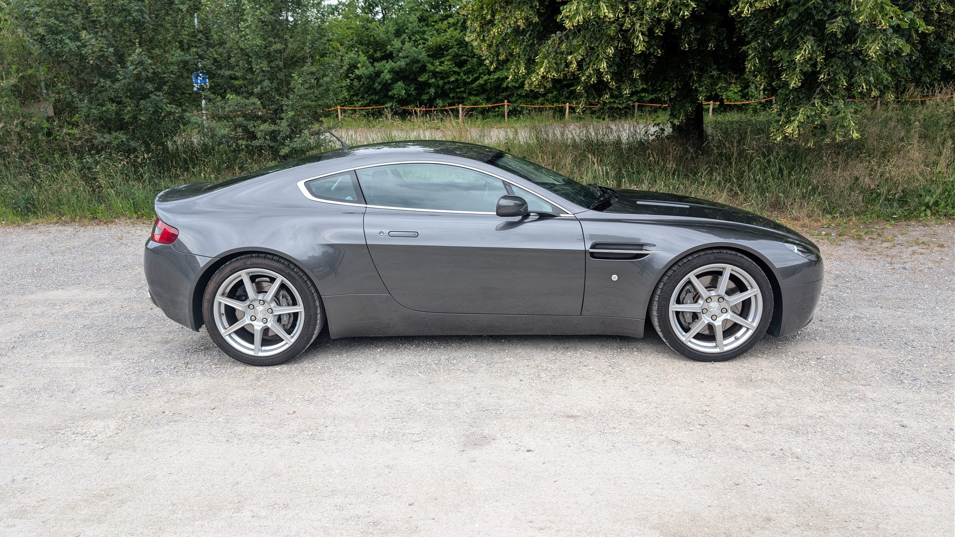ASTON MARTIN 4.3-image-1
