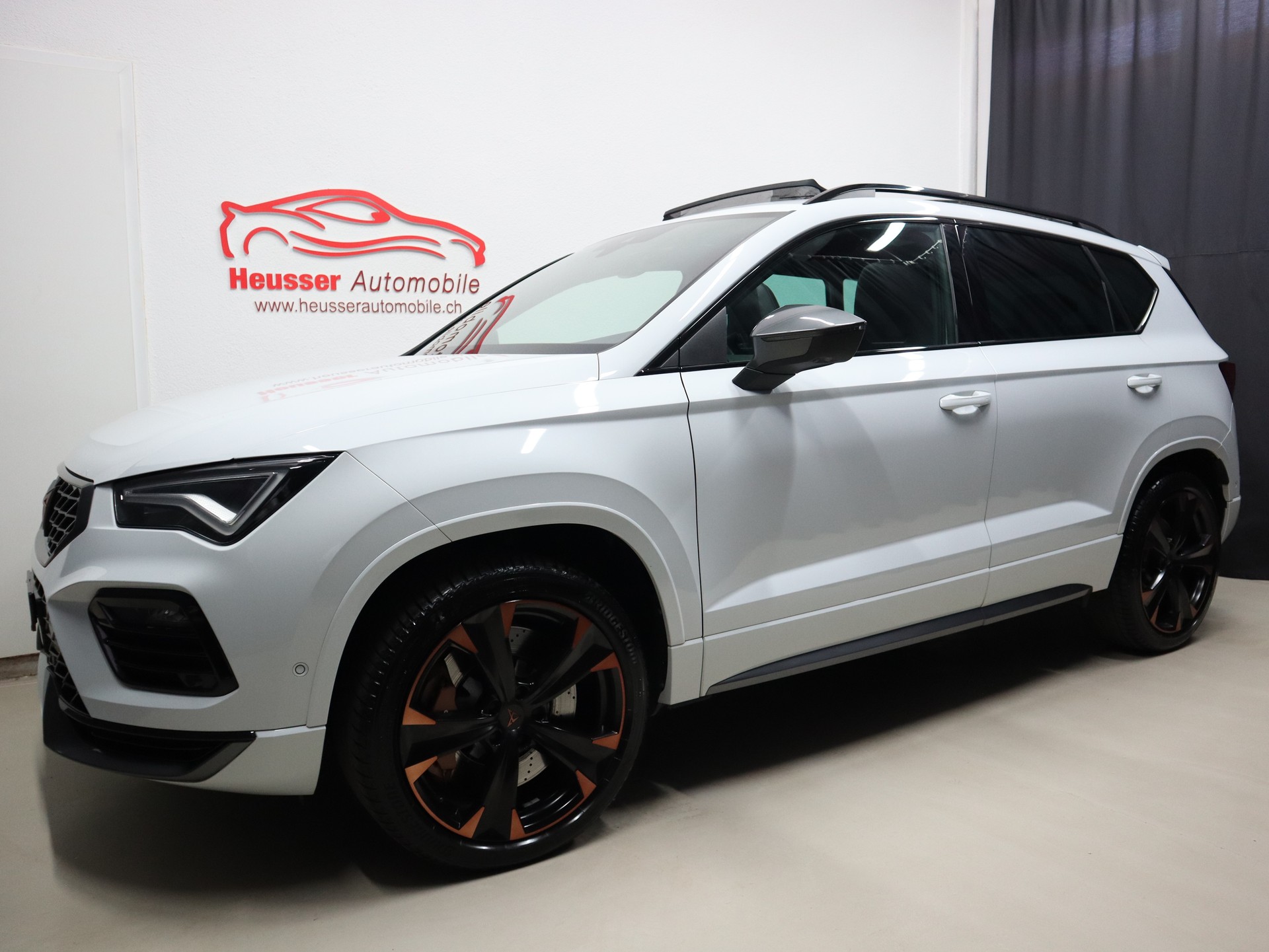 CUPRA Ateca 2.0TSI VZ 4Drive DSG - Limited Edition - Panorama - Navi - AKRAPOVIC - Beats - BREMBO - 360° Kamera - AHK - 300 PS-showroom-element-1