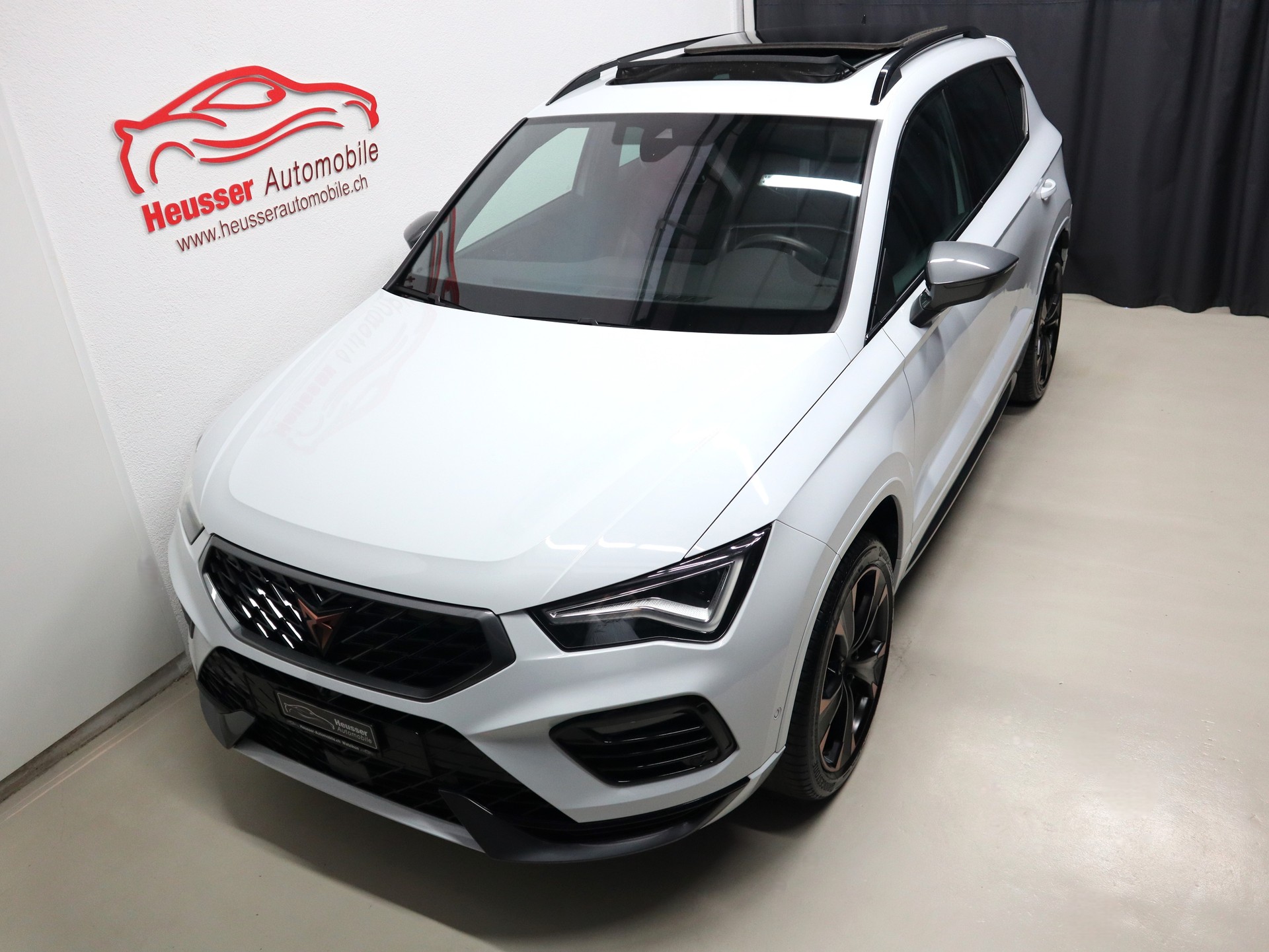 CUPRA Ateca 2.0TSI VZ 4Drive DSG - Limited Edition - Panorama - Navi - AKRAPOVIC - Beats - BREMBO - 360° Kamera - AHK - 300 PS-showroom-element-2