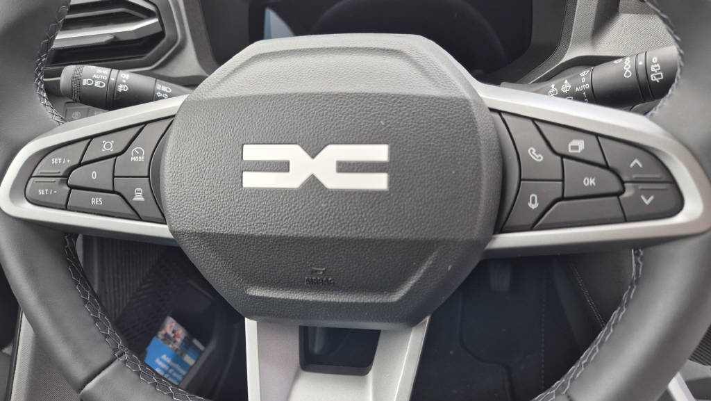DACIA BIGSTER journey hybrid 155-image-18
